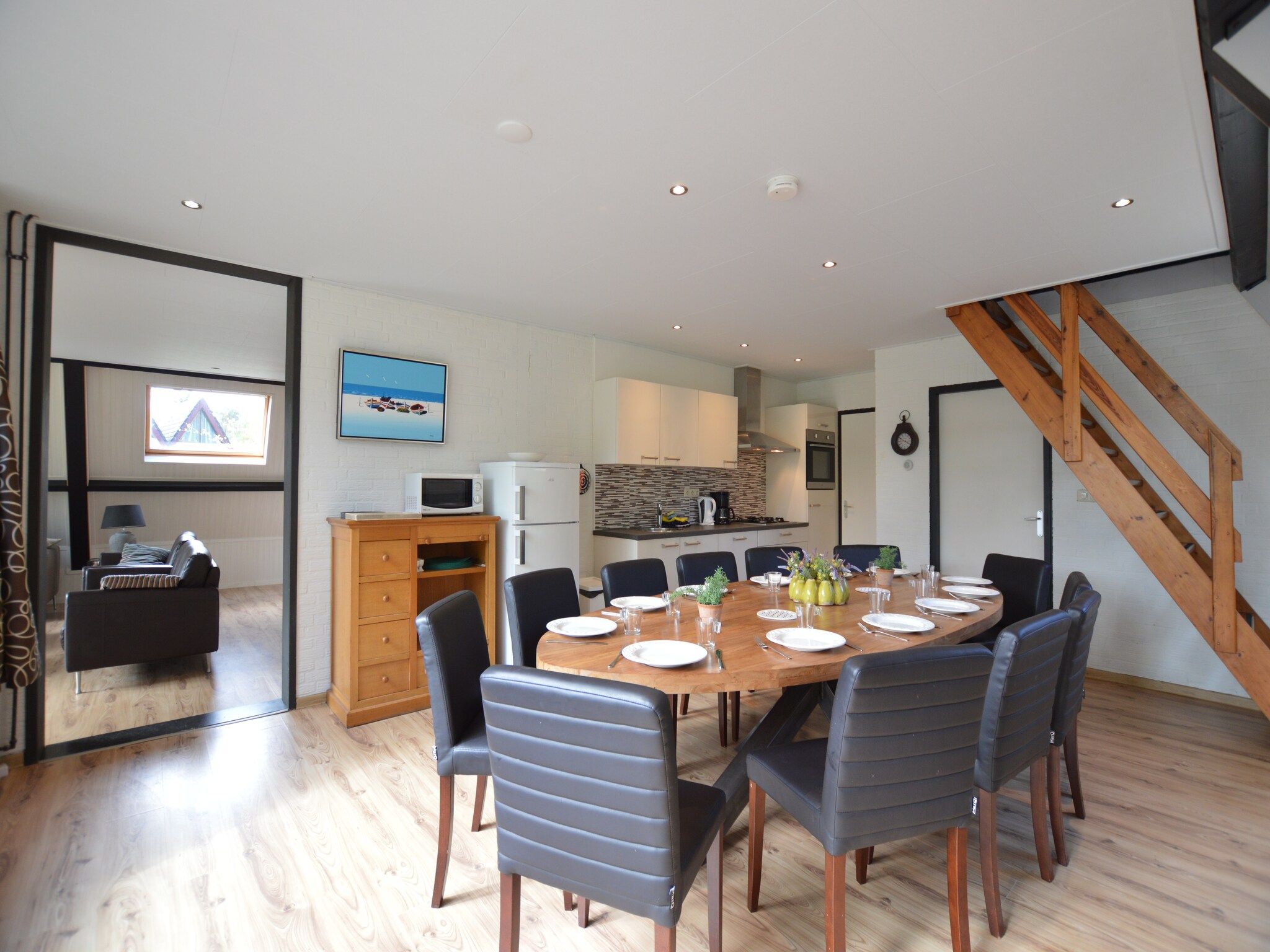 De eetkamer van Bungalows 48 en 49 in Stramproy