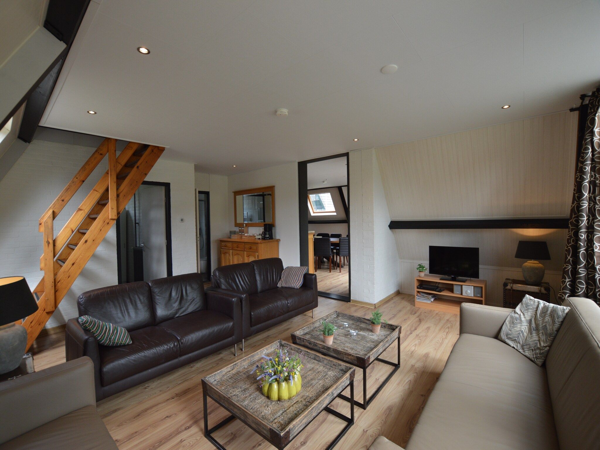 De woonkamer van Bungalows 48 en 49 in Stramproy