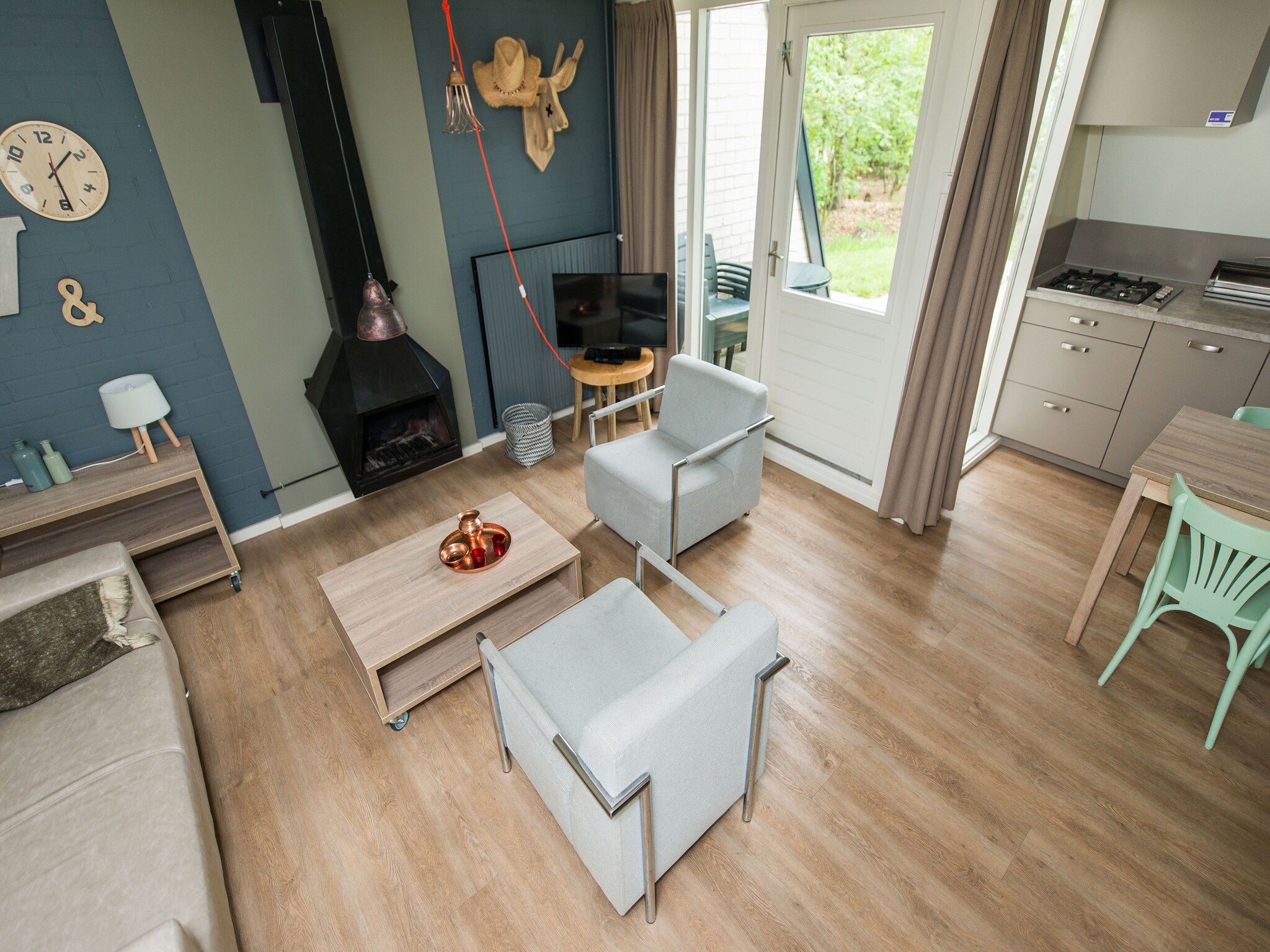 De woonkamer van Bungalowpark Hoenderloo 5 in Hoenderloo