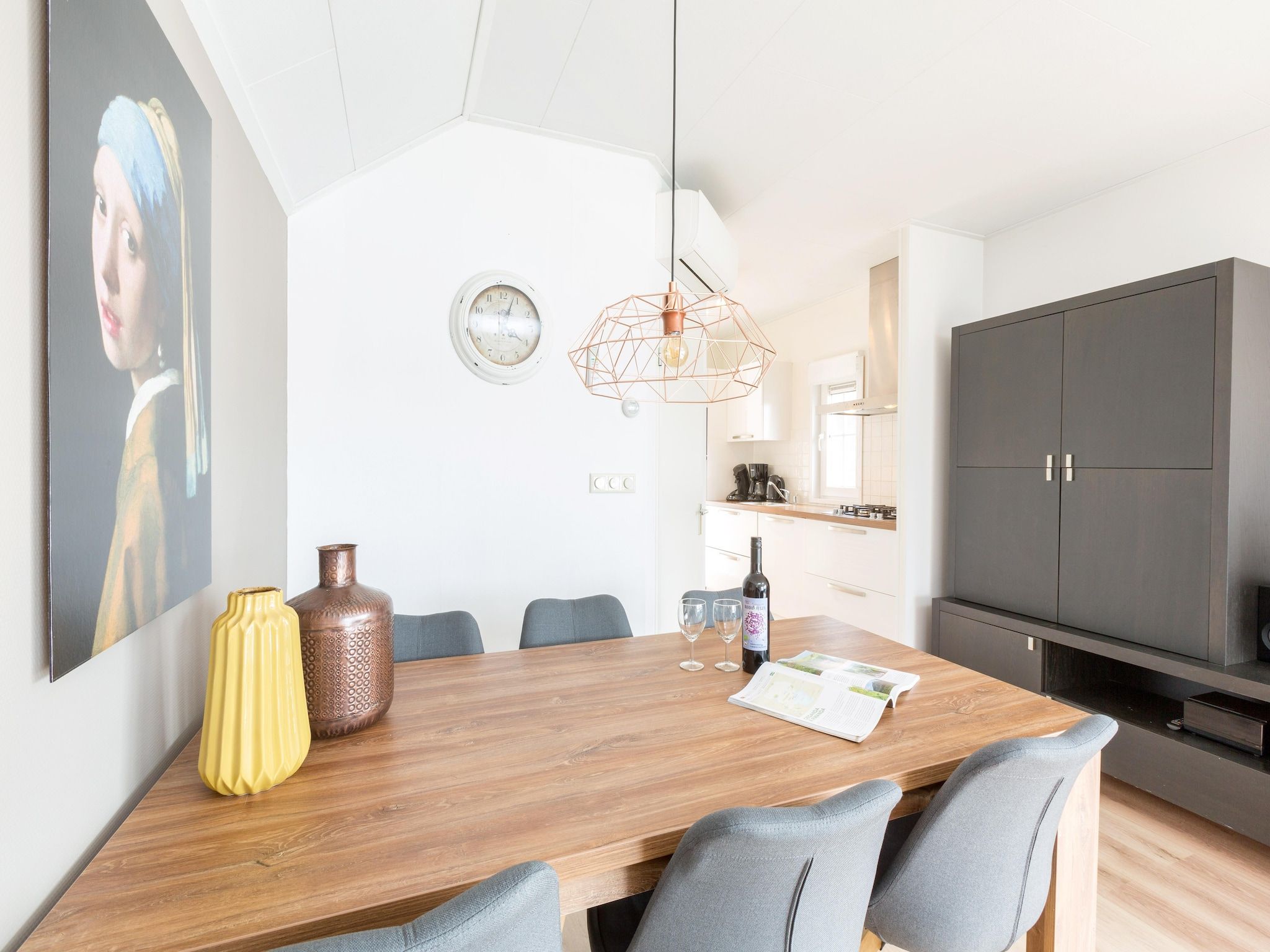 De eetkamer van Recreatiepark Tolplas 15 in Hoge Hexel