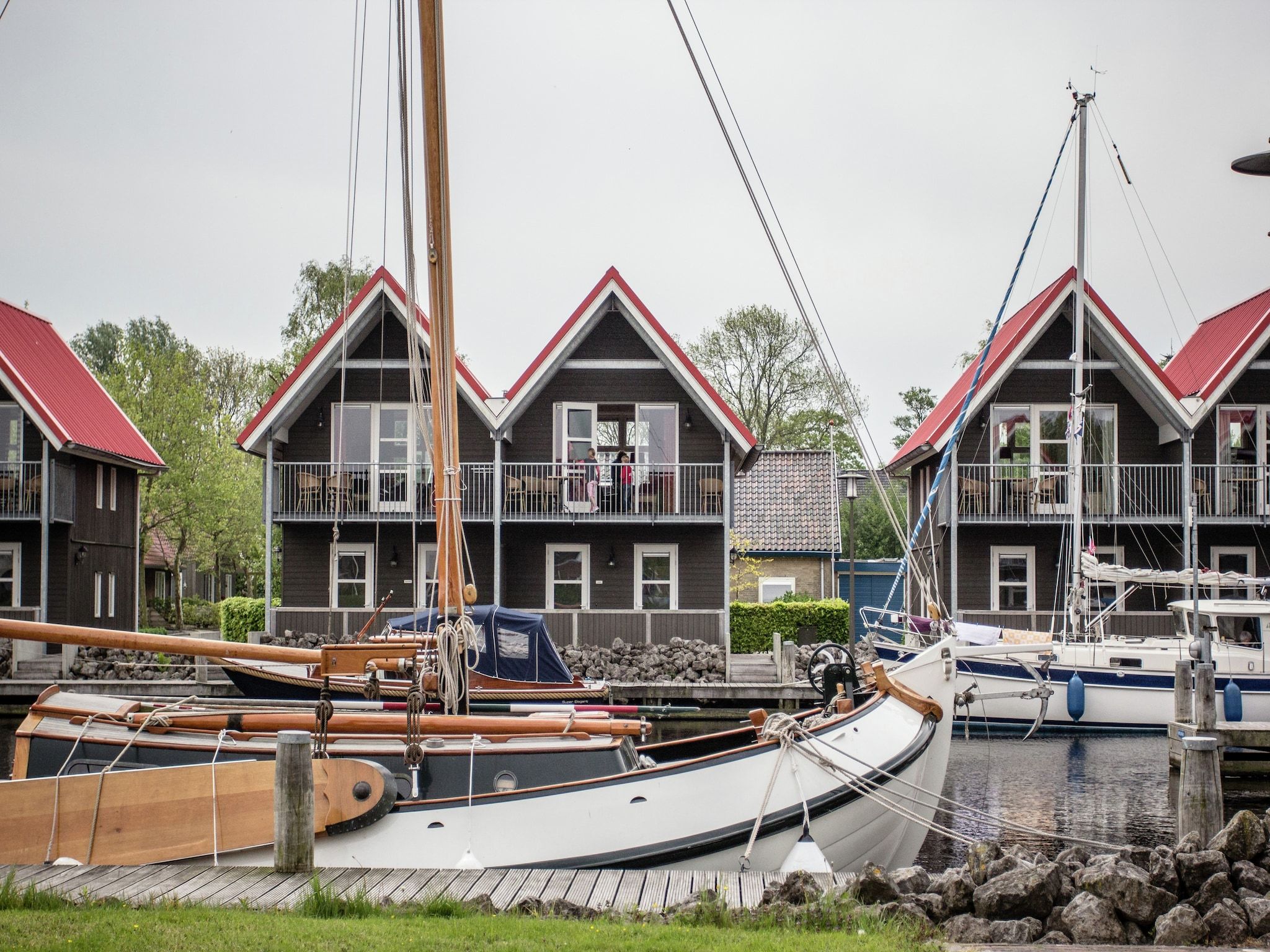 De buitenkant van Havenresort Terherne 1 in Terherne