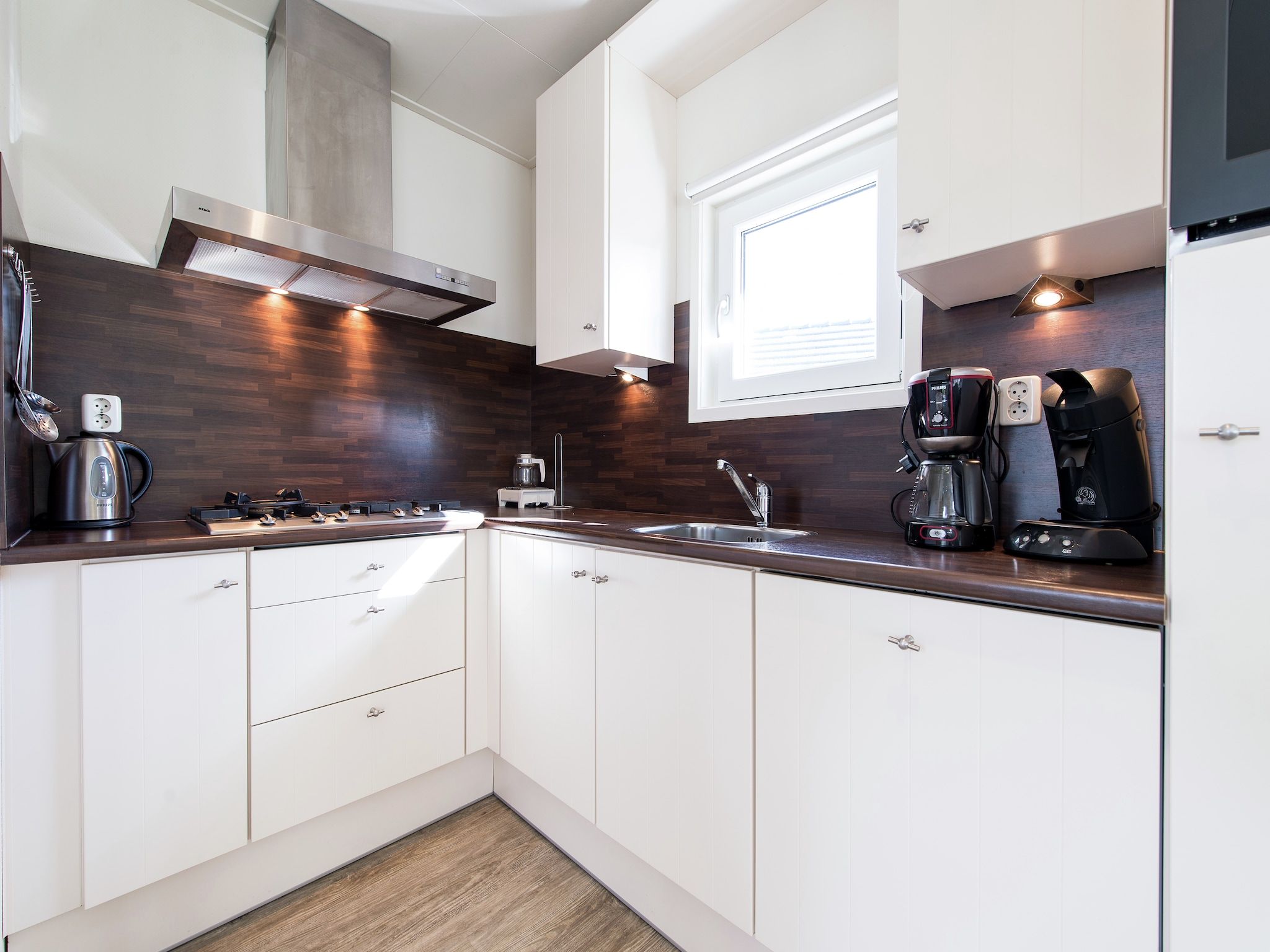 De keuken van Vakantiepark Boomhiemke 5 in Hollum-Ameland