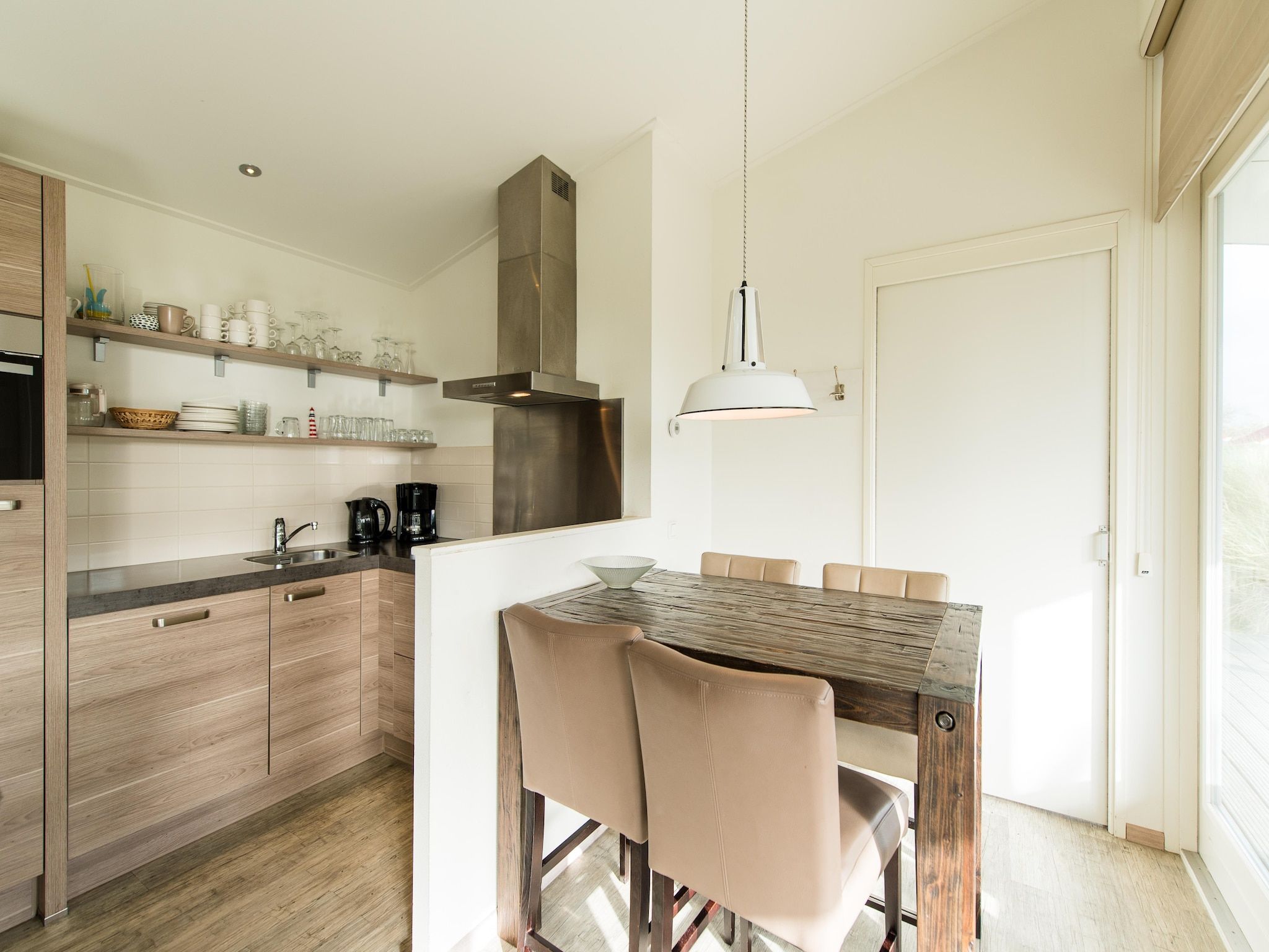 De keuken van Vakantiepark Boomhiemke 7 in Hollum-Ameland