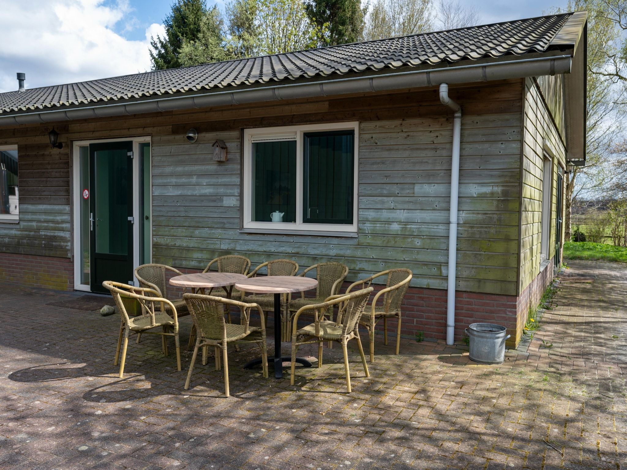 Het terras van De Kibbelhoeve in Kibbelveen