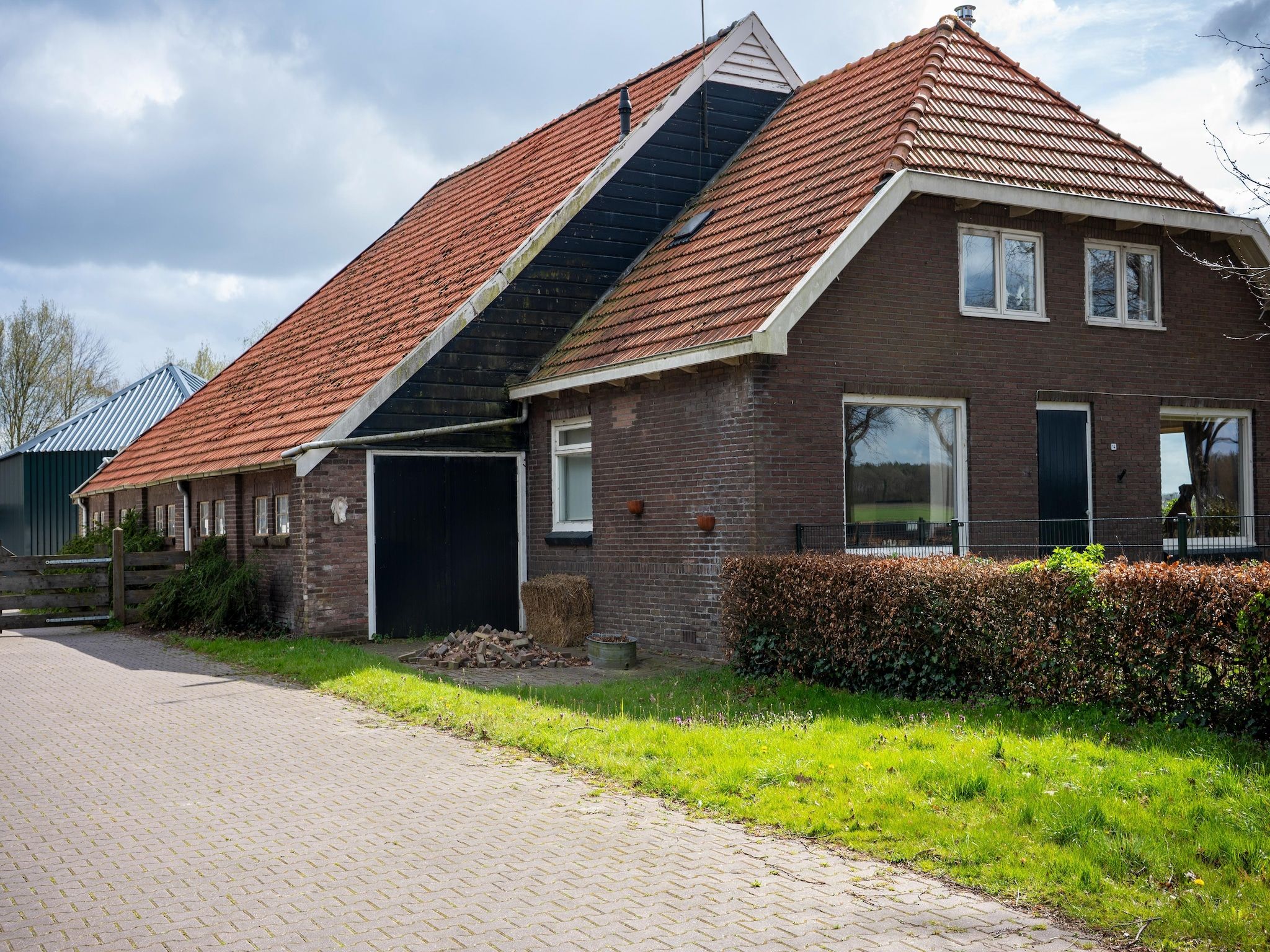 De buitenkant van De Kibbelhoeve in Kibbelveen