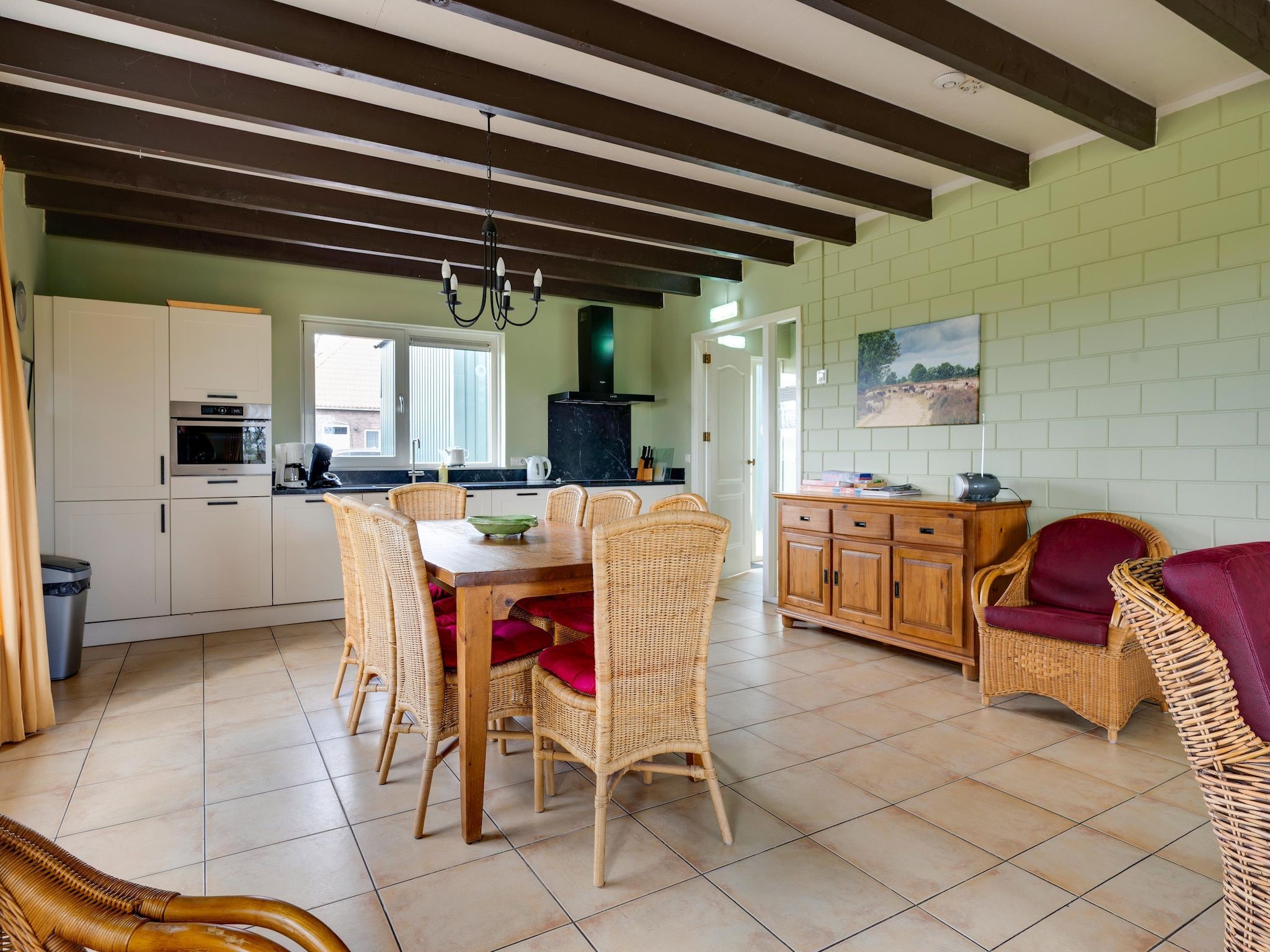 De eetkamer van De Kibbelhoeve in Kibbelveen