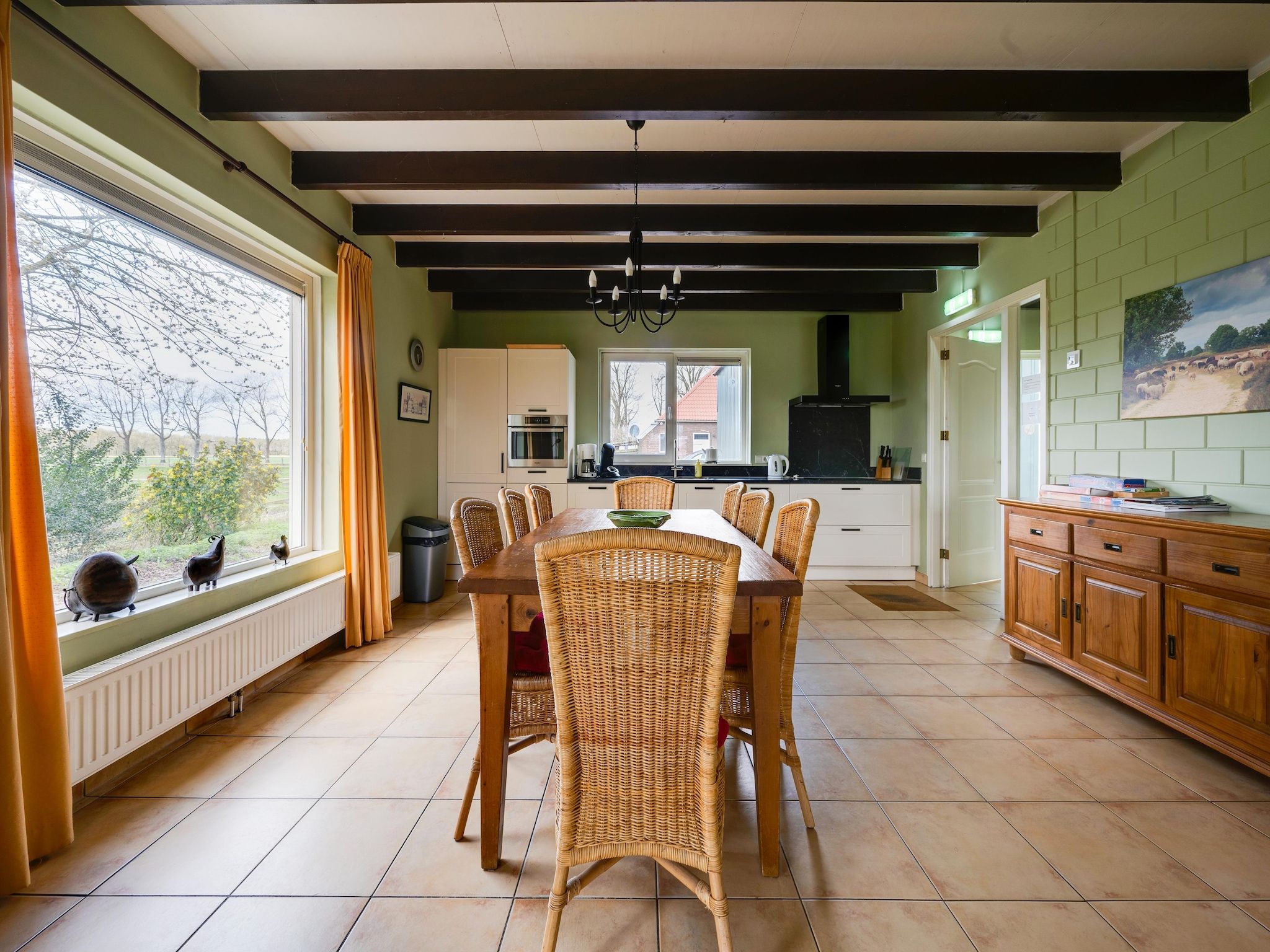 De eetkamer van De Kibbelhoeve in Kibbelveen