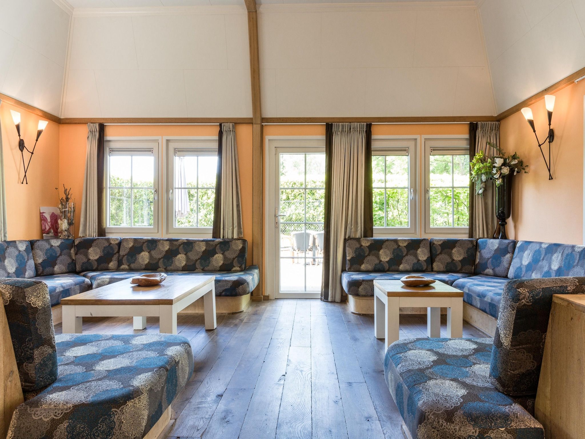 De woonkamer van Residence de Eese 19 in De Bult - Steenwijk