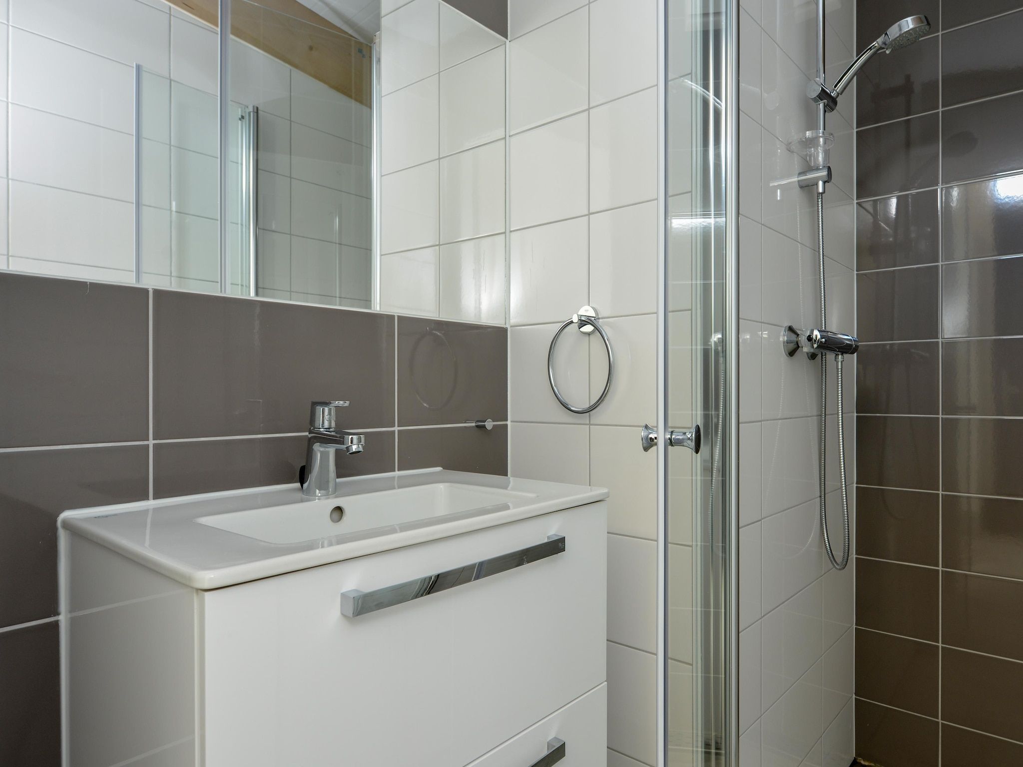 De badkamer van Sea Lodges Bloemendaal 1 in Bloemendaal