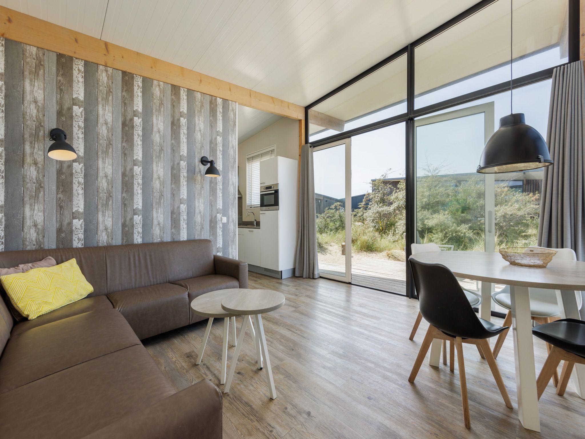 De woonkamer van Sea Lodges Bloemendaal 1 in Bloemendaal