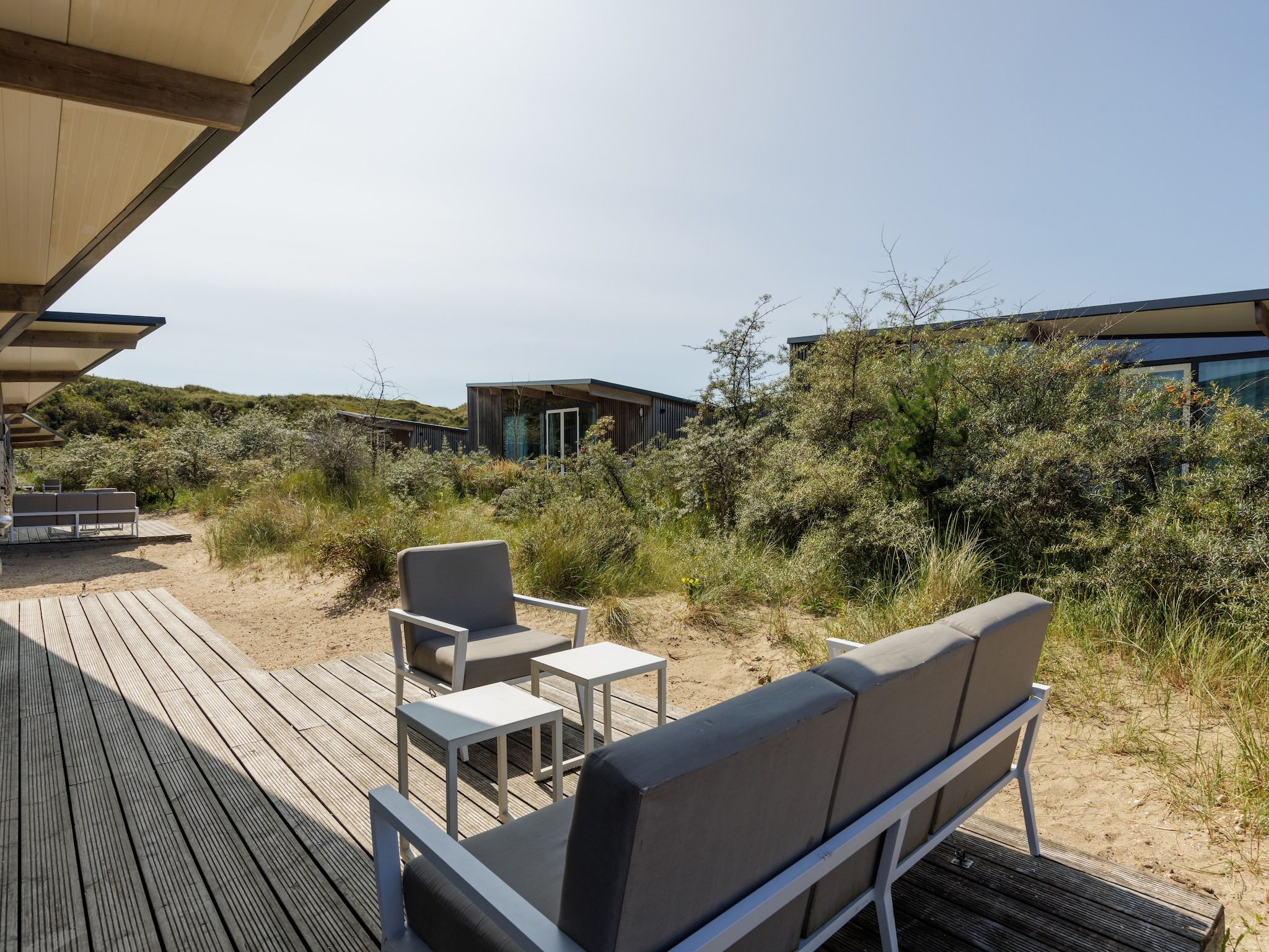 Het terras van Sea Lodges Bloemendaal 1 in Bloemendaal