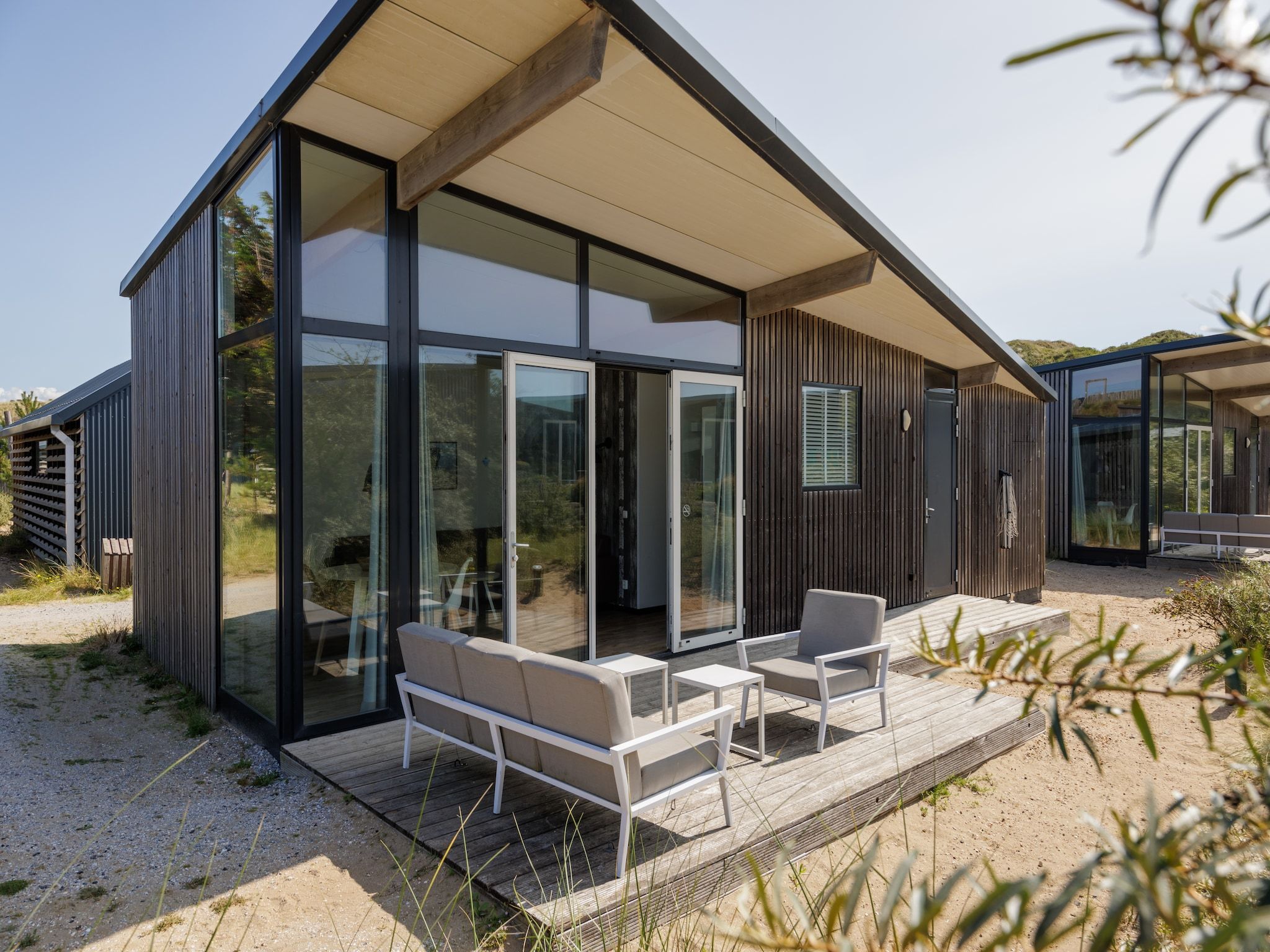 De buitenkant van Sea Lodges Bloemendaal 1 in Bloemendaal