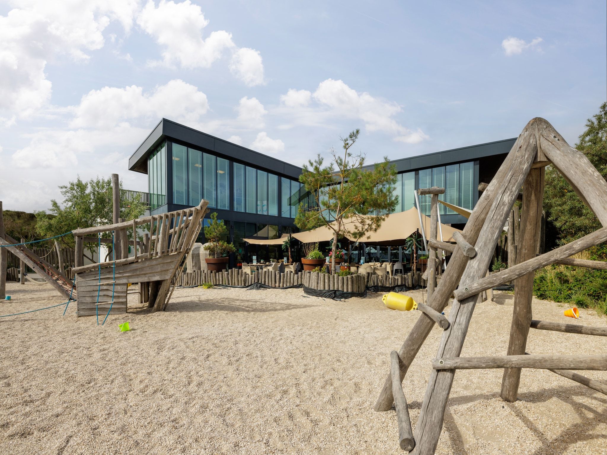 Parkfaciliteiten bij Sea Lodges Bloemendaal 3 in Bloemendaal