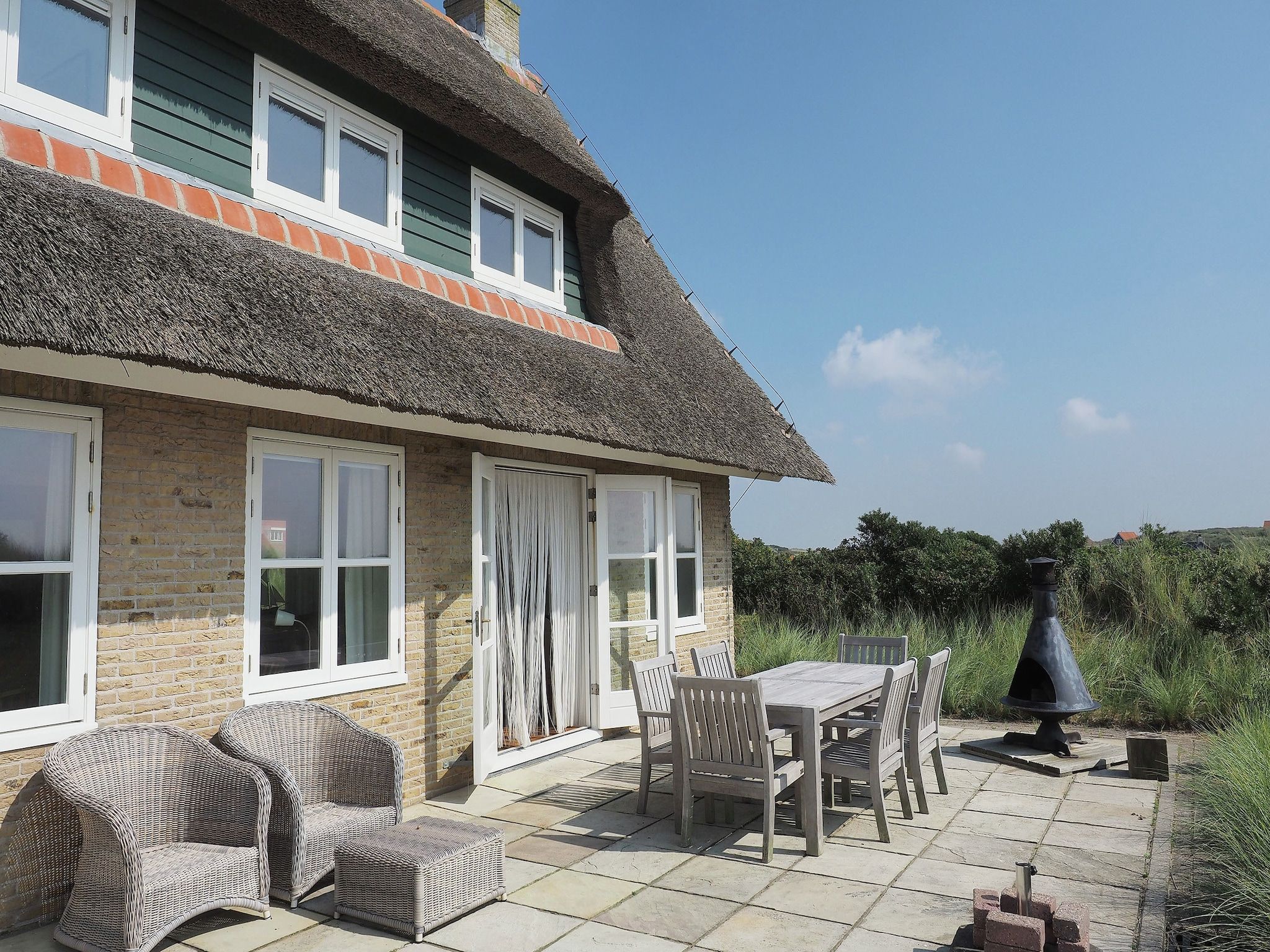 De tuin van Duindroom op Terschelling in Midsland Terschelling