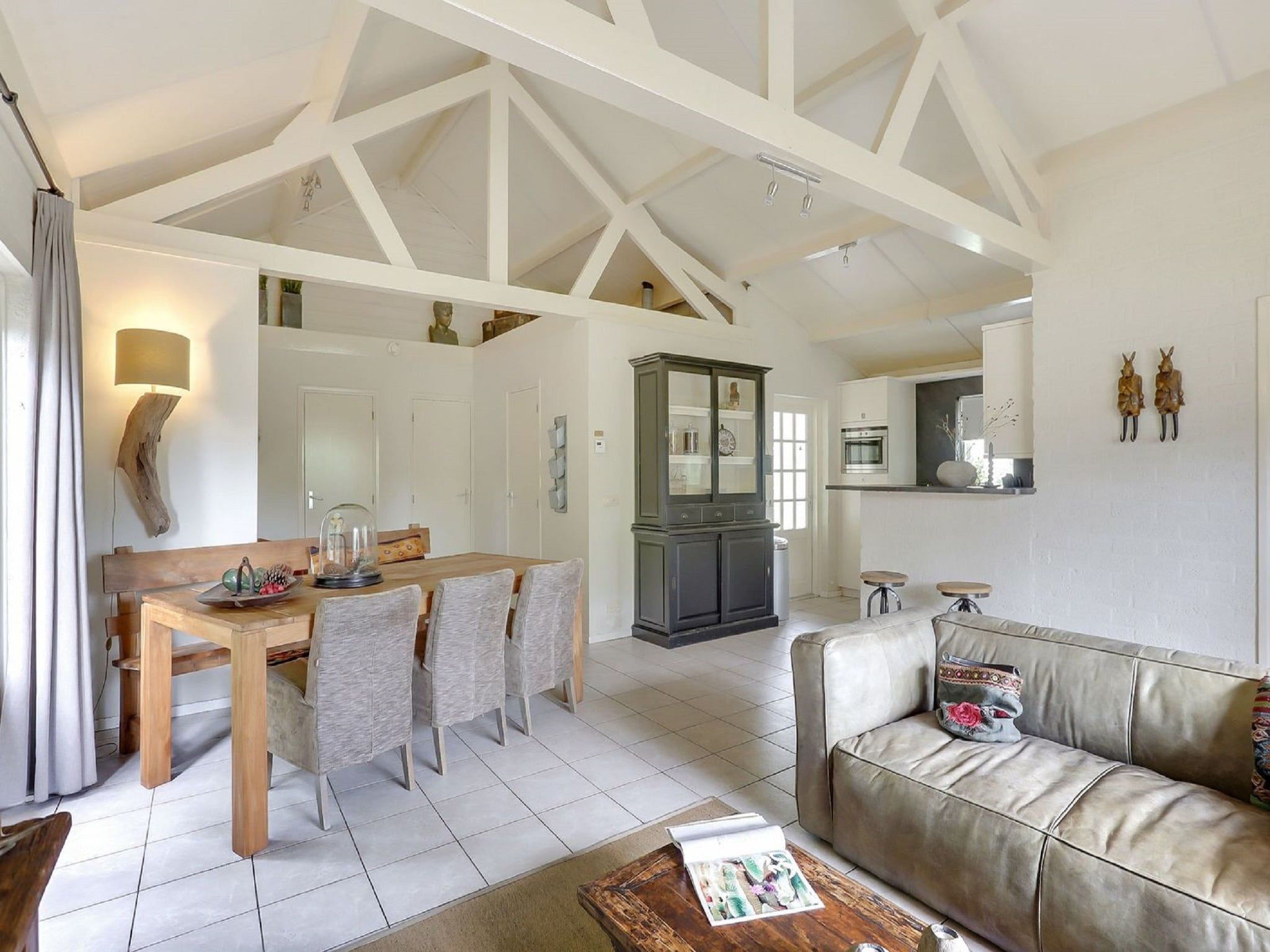 De eetkamer van Vakantiepark Sandberghe 3 in Uden