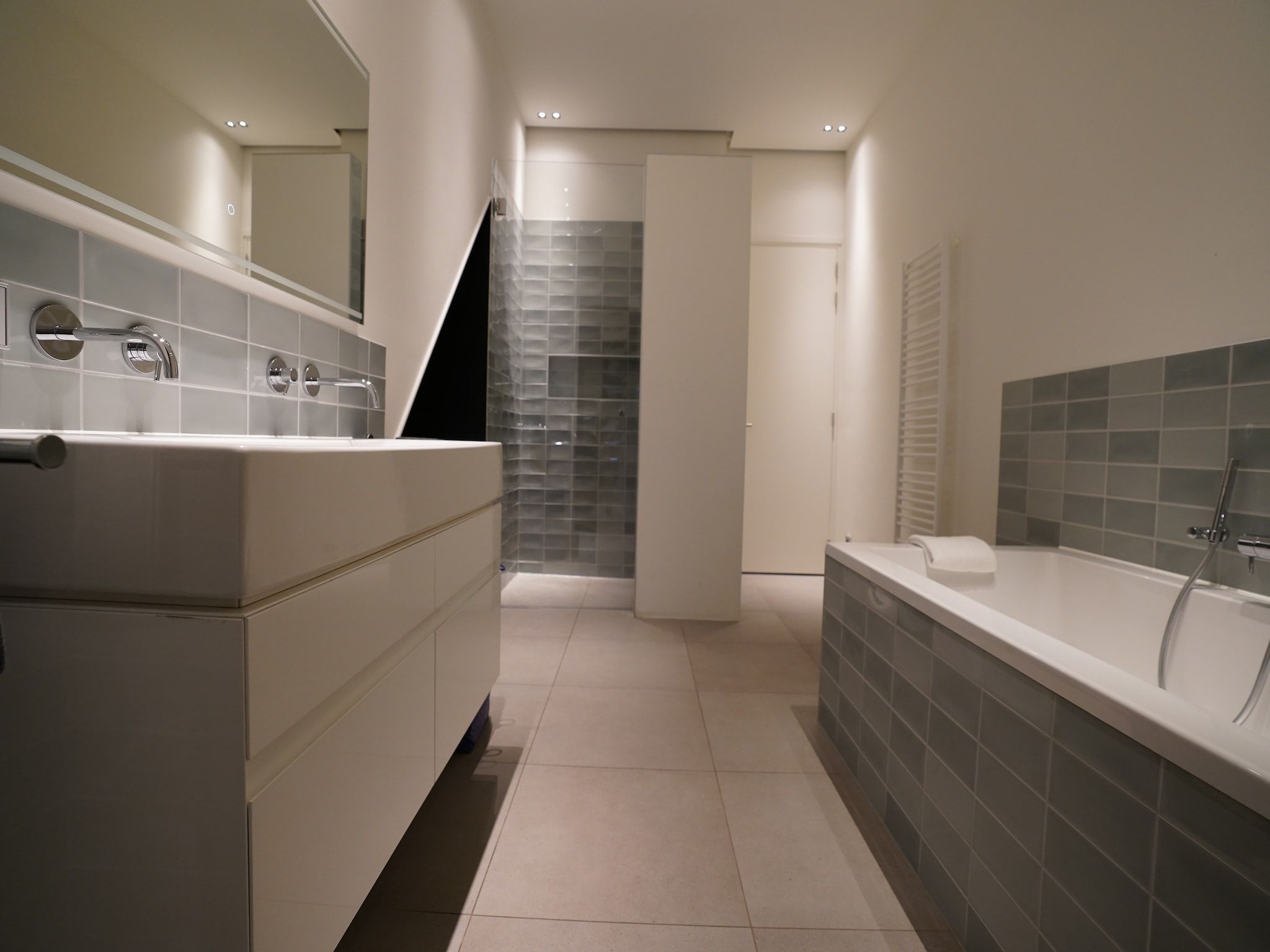 De badkamer van Hofstede Groot Blankenstein in Doorn