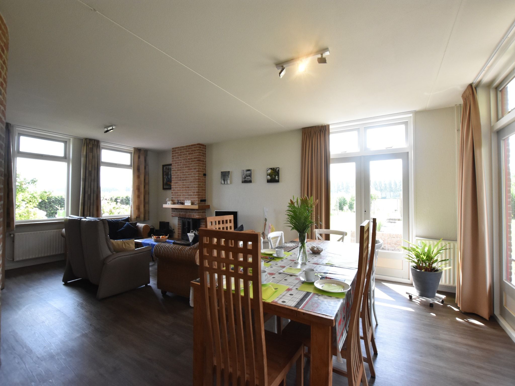 De eetkamer van De Biezenknop in Eede