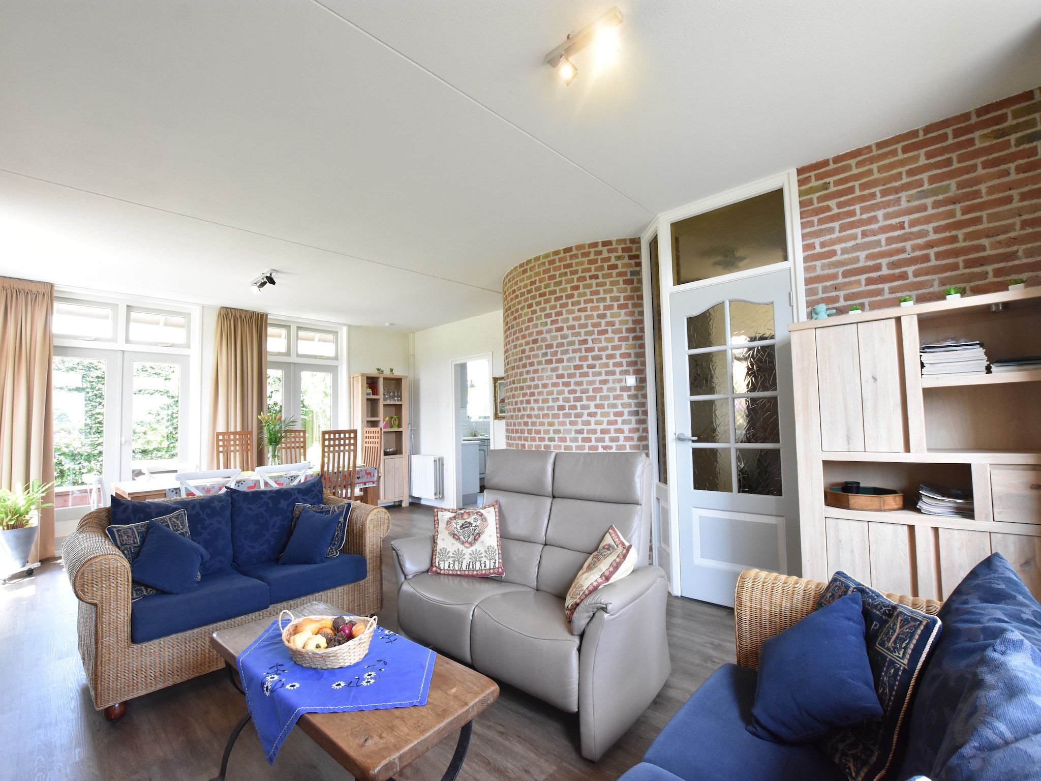 De woonkamer van De Biezenknop in Eede