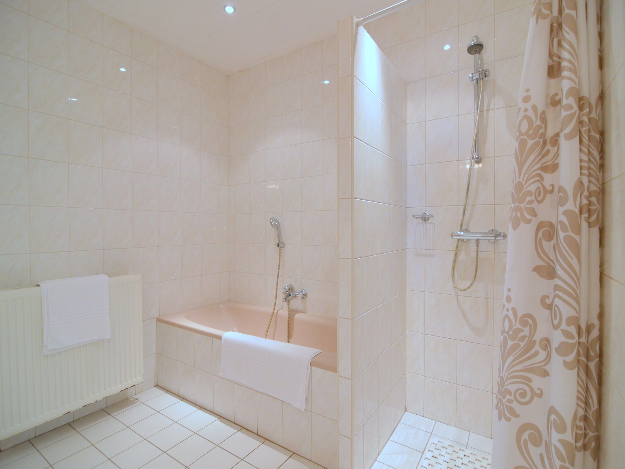 De badkamer van Gelink Hof in Rekken