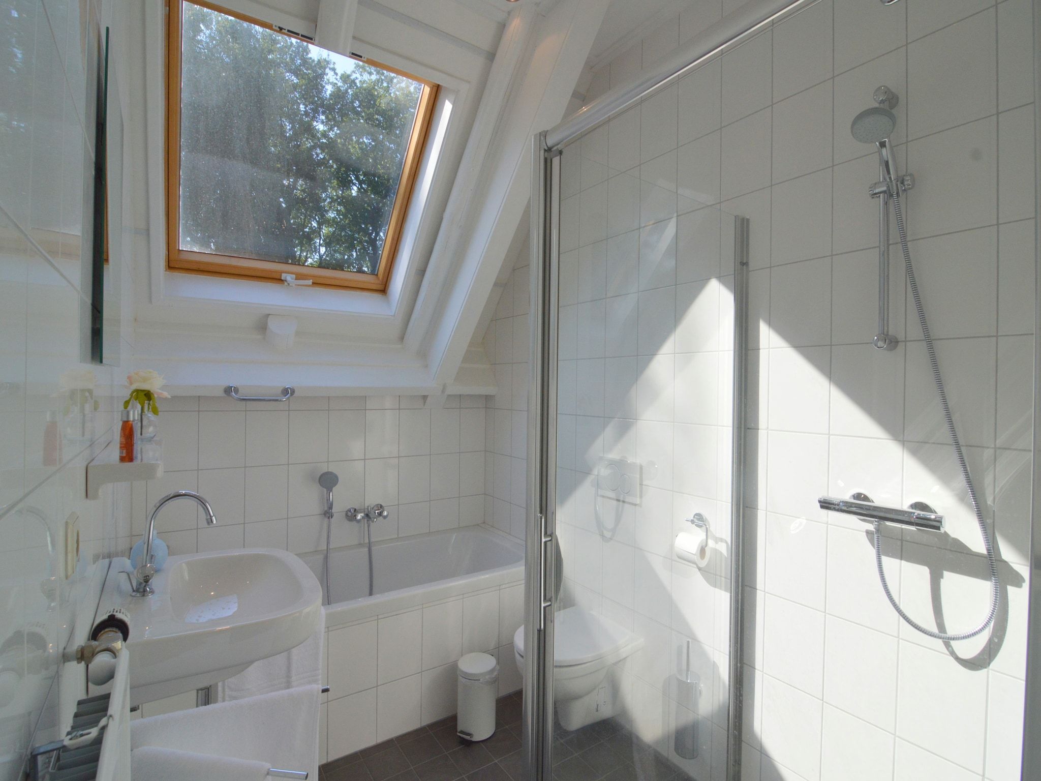 De badkamer van Gelink Hof in Rekken