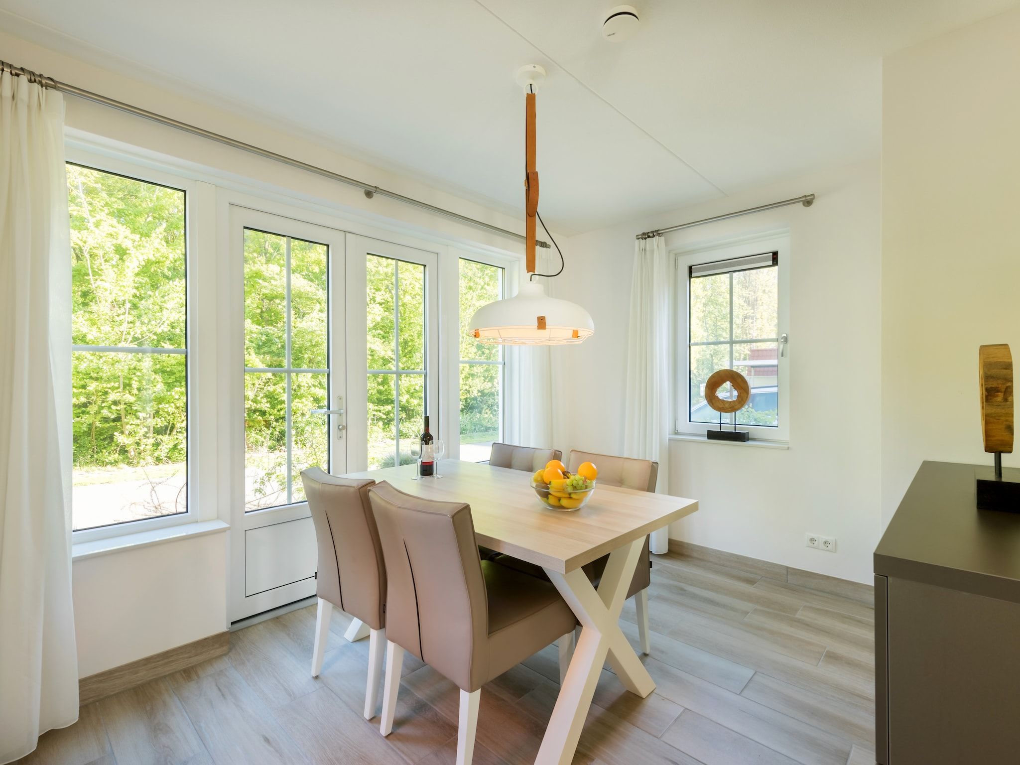 De eetkamer van Noordzee Résidence Dishoek 4 in Koudekerke