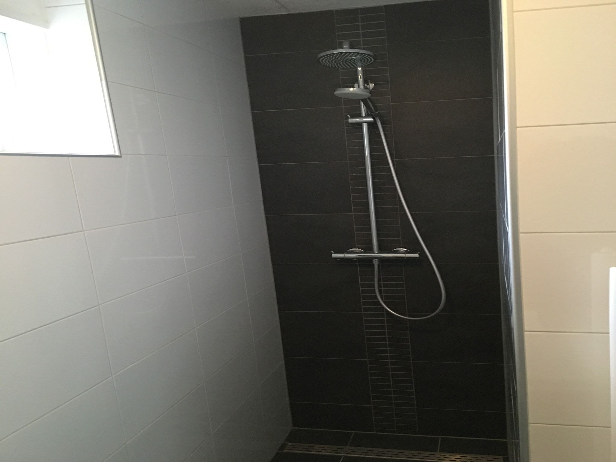 De badkamer van Buitenplaats It Wiid 7 in Eernewoud