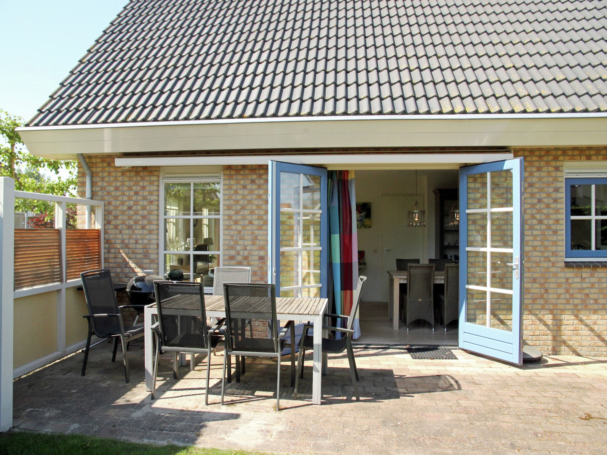 Het terras van Villa Jean in Schoorl