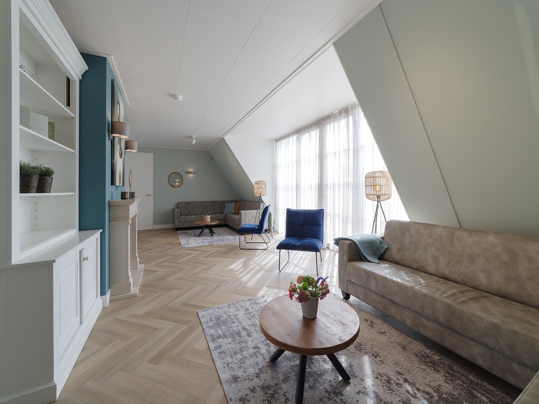 De woonkamer van Luxe Beveland met zwembad  sauna in Colijnsplaat