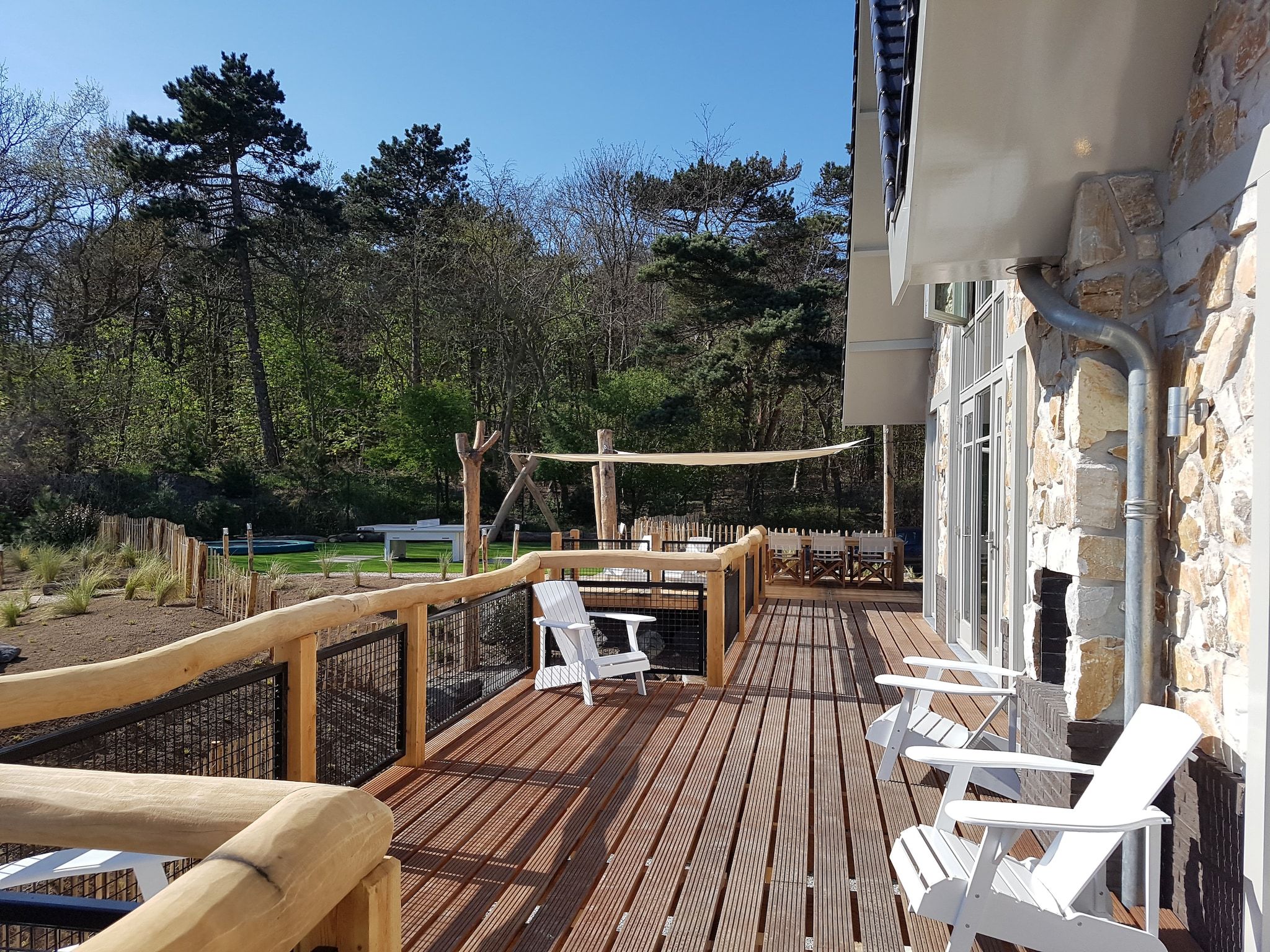 Het terras van Duinvilla Noordwijk in Noordwijk