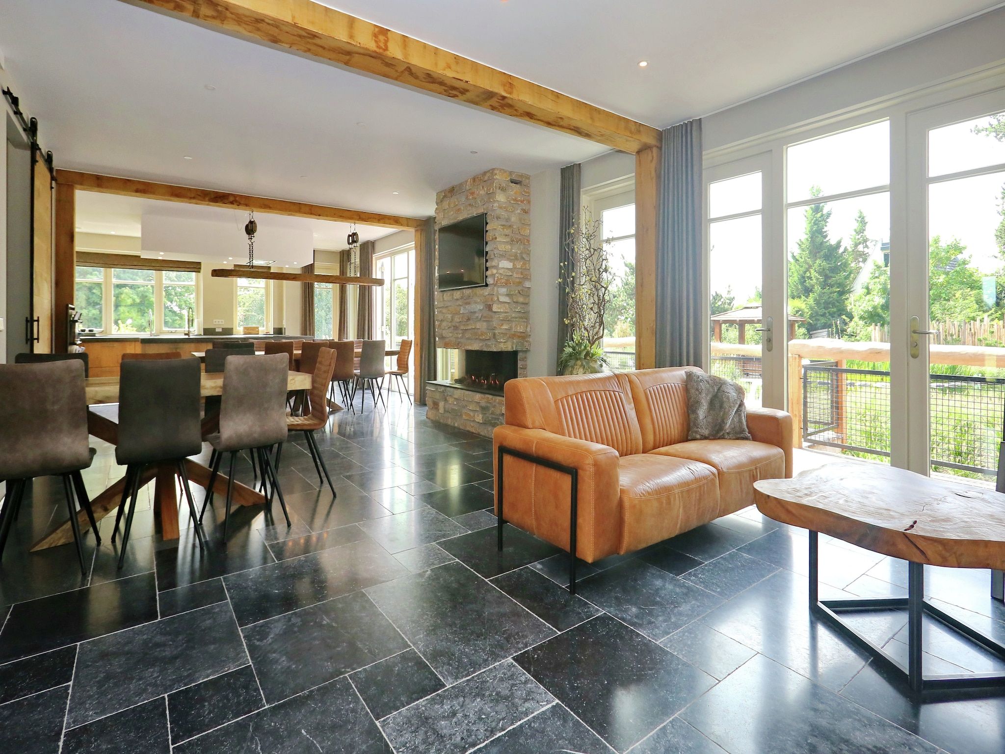 De woonkamer van Duinvilla Noordwijk in Noordwijk