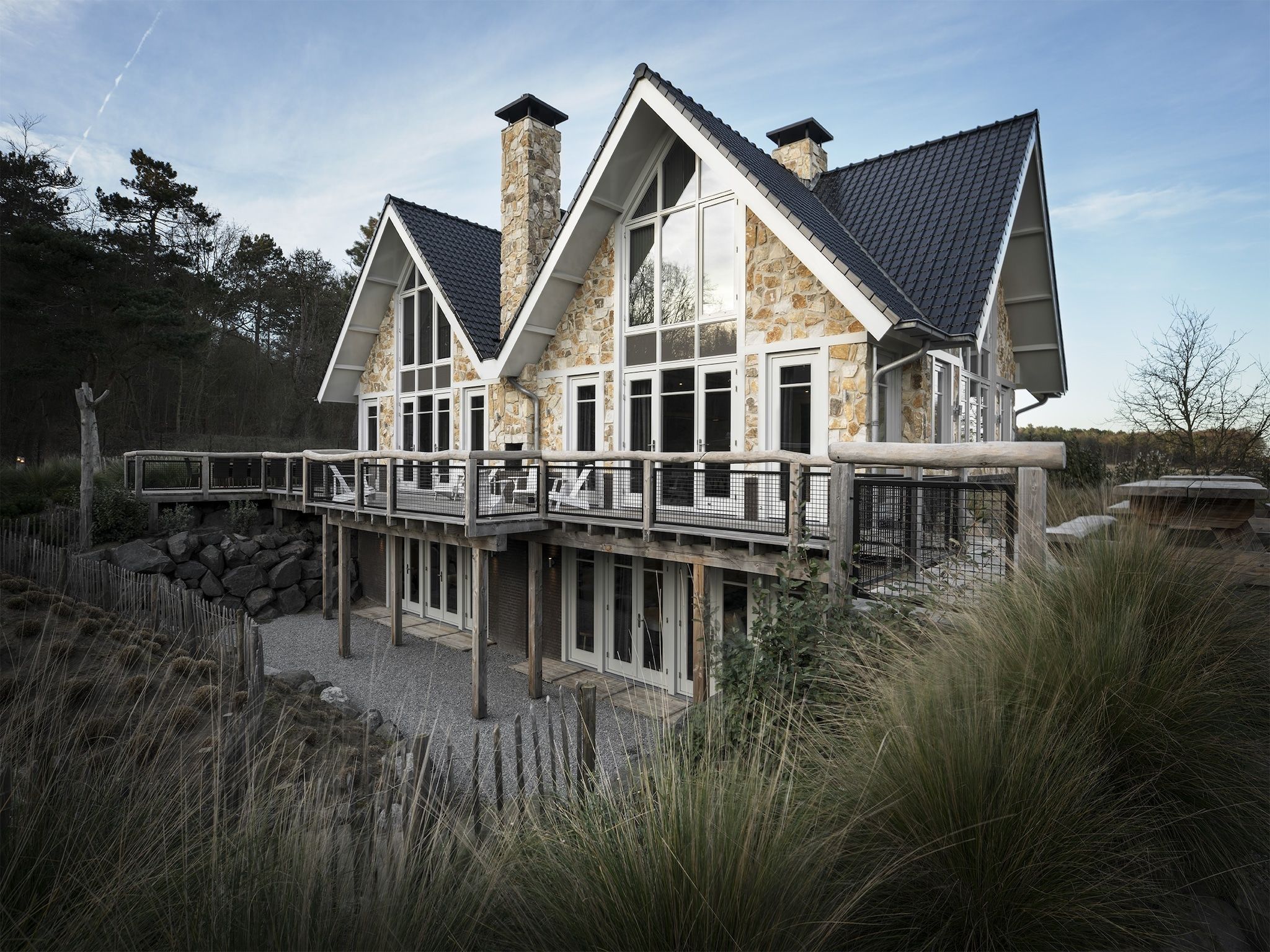 De buitenkant van Duinvilla Noordwijk in Noordwijk