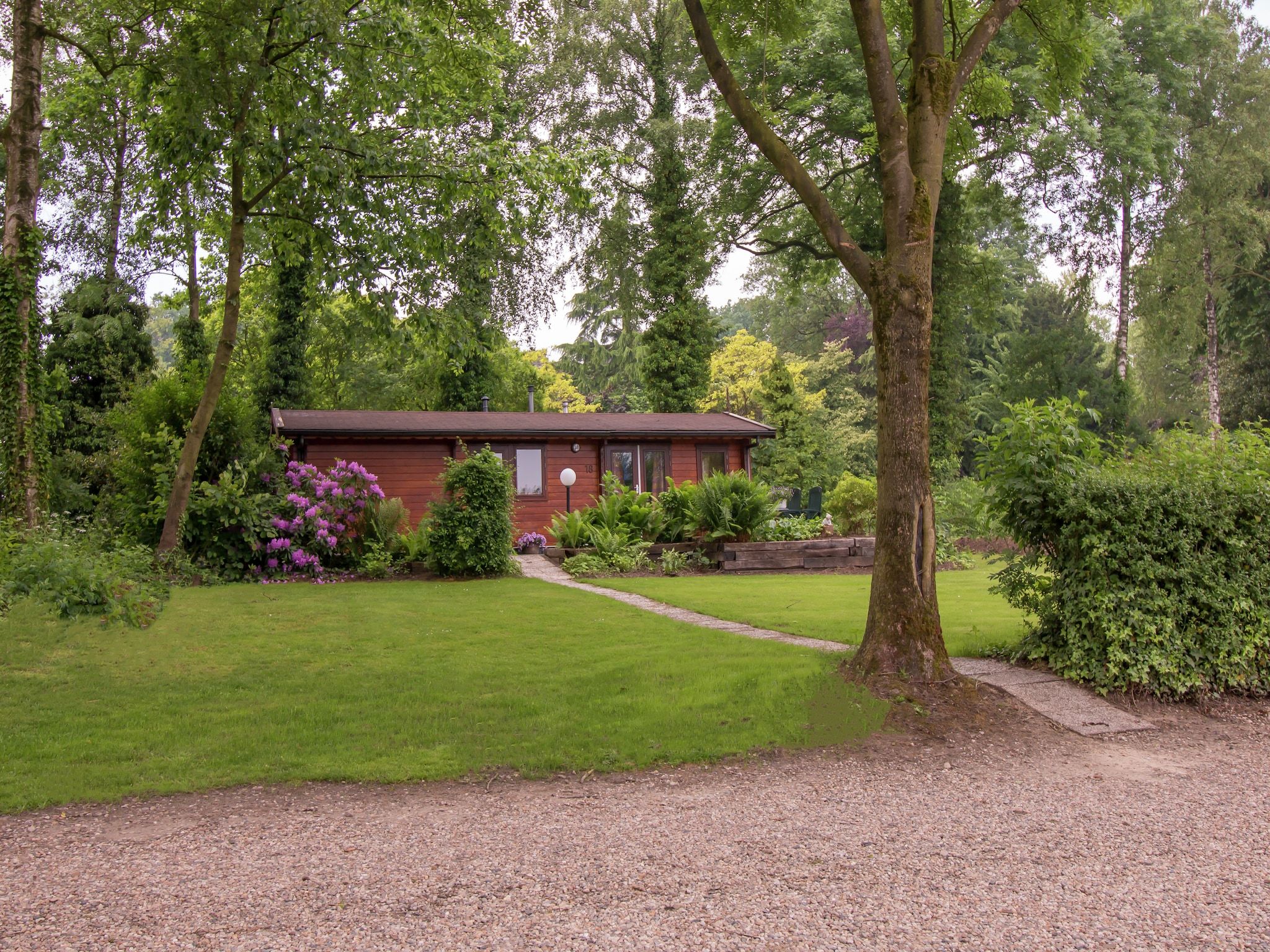 De buitenkant van Chaletpark Kuiperberg 4 in Ootmarsum