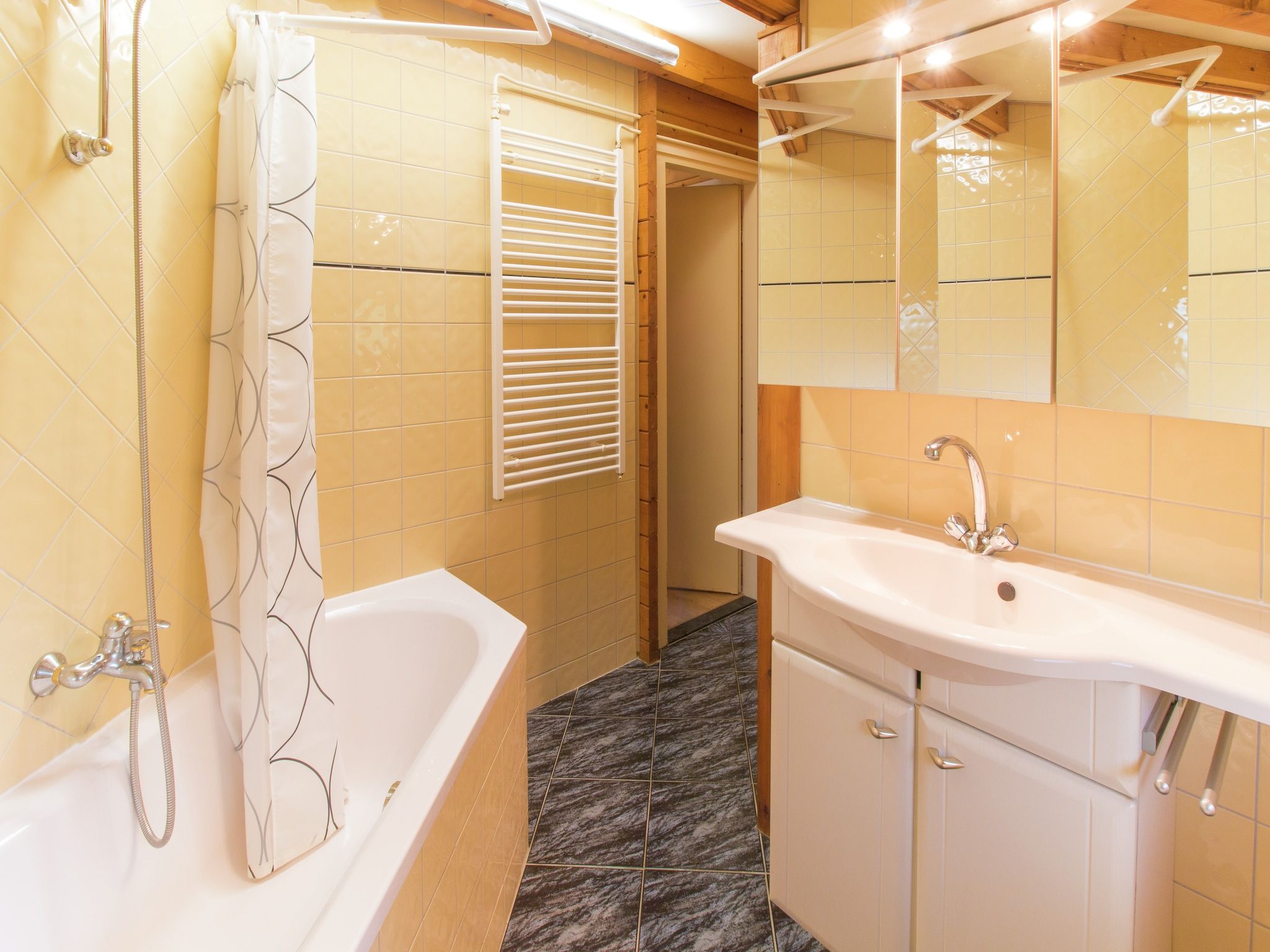 De badkamer van Chaletpark Kuiperberg 4 in Ootmarsum