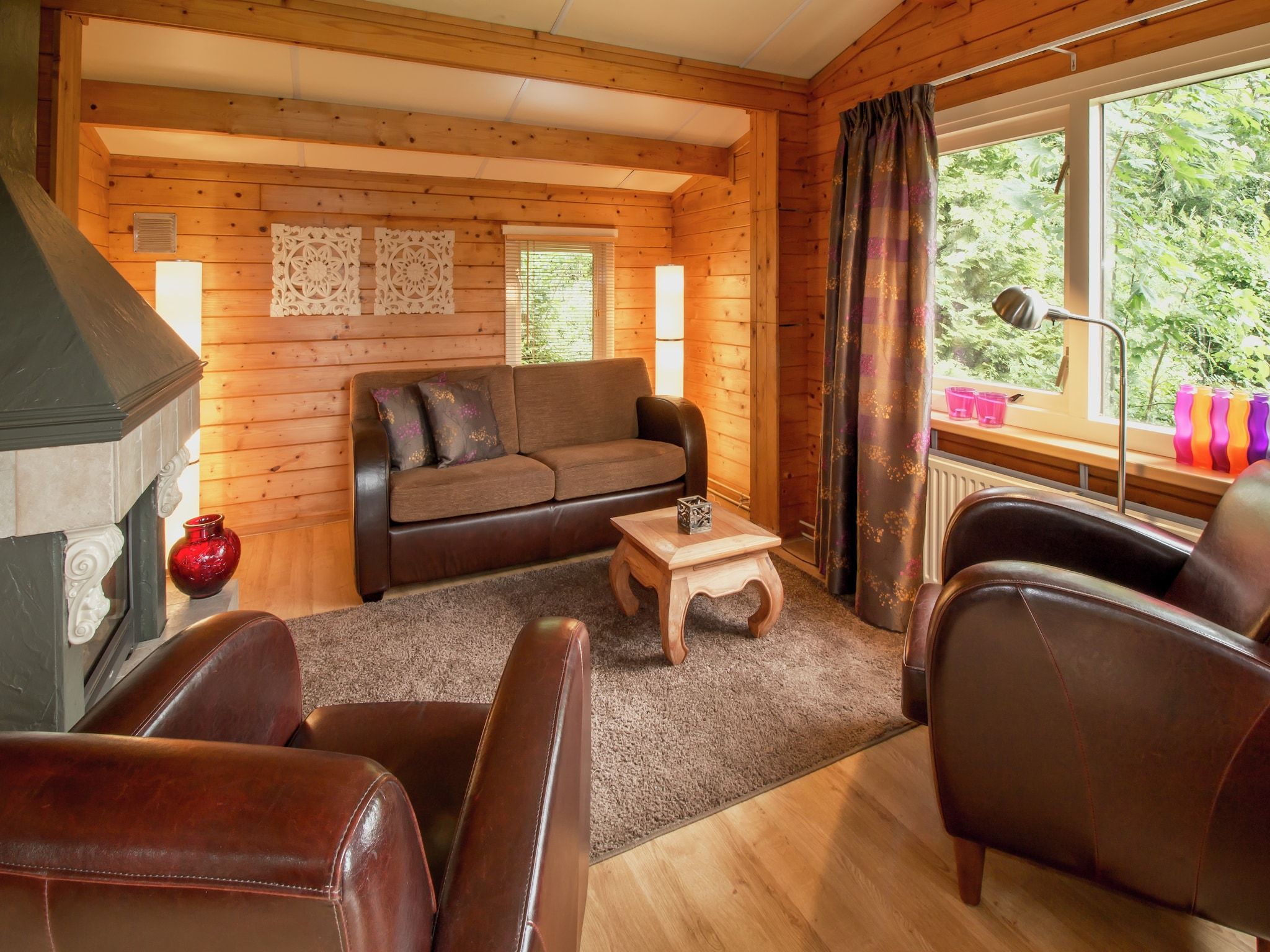 De woonkamer van Chaletpark Kuiperberg 4 in Ootmarsum