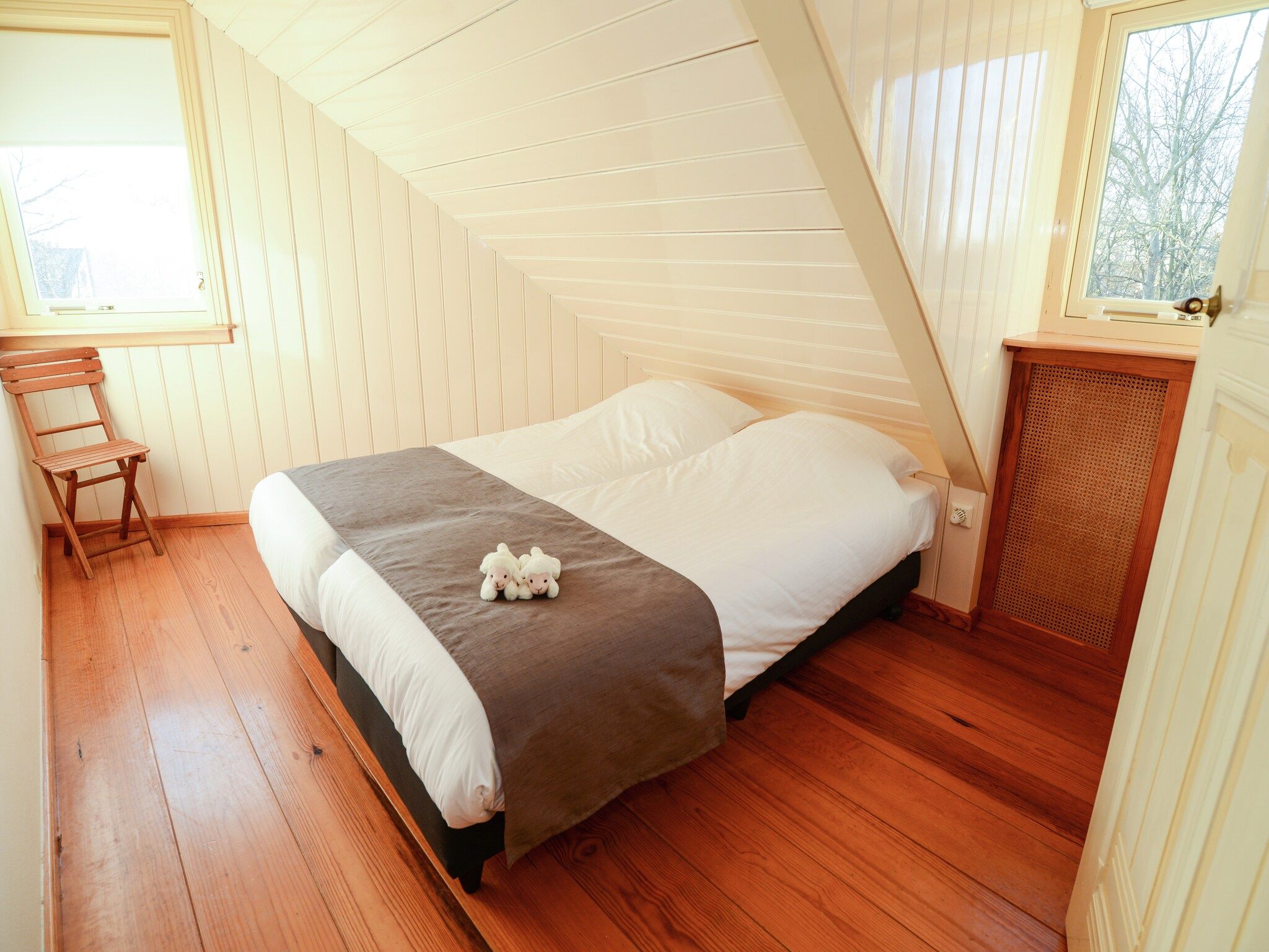 Een slaapkamer van De Kerkuil in De Cocksdorp-Texel