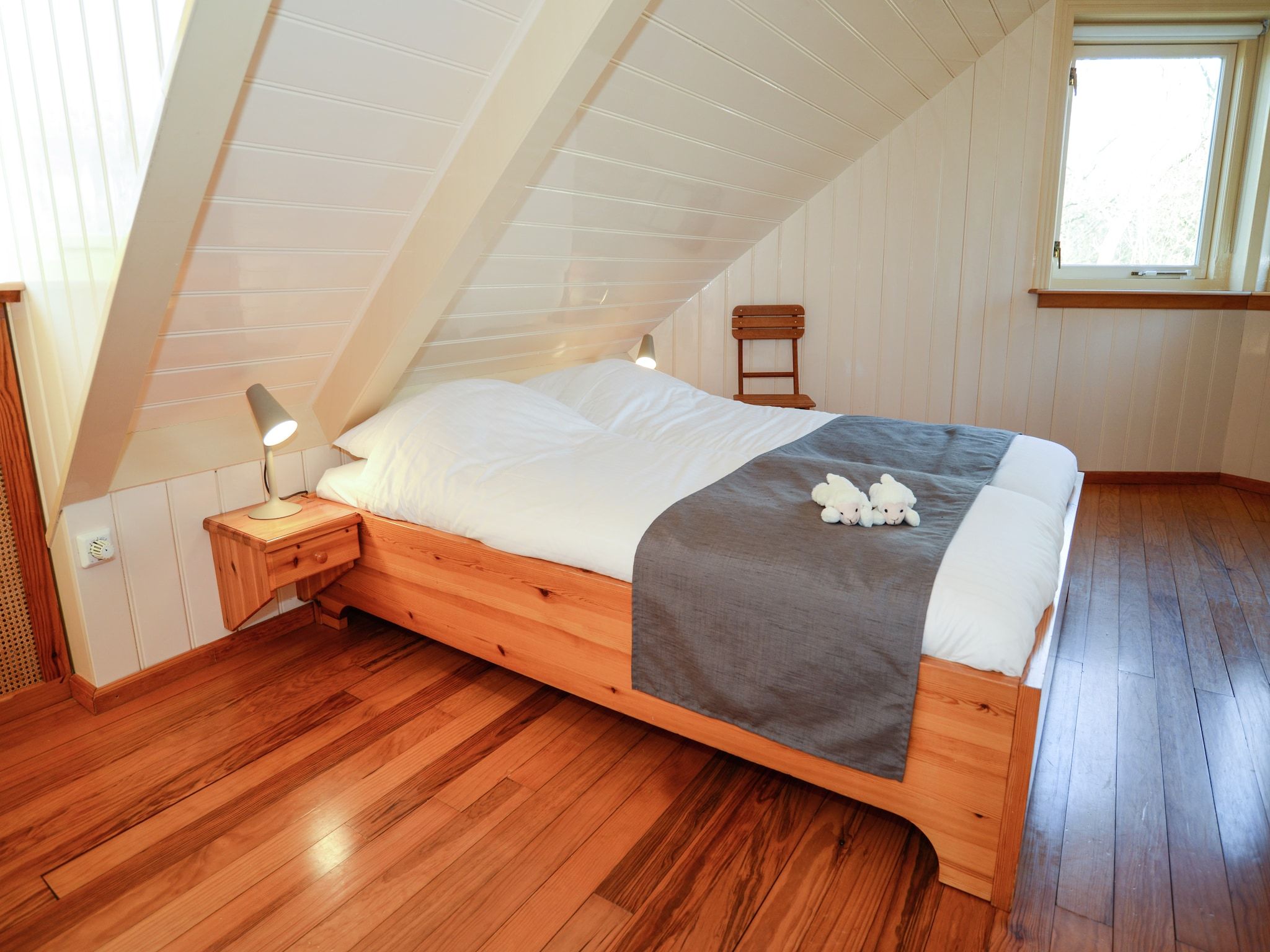 Een slaapkamer van De Kerkuil in De Cocksdorp-Texel