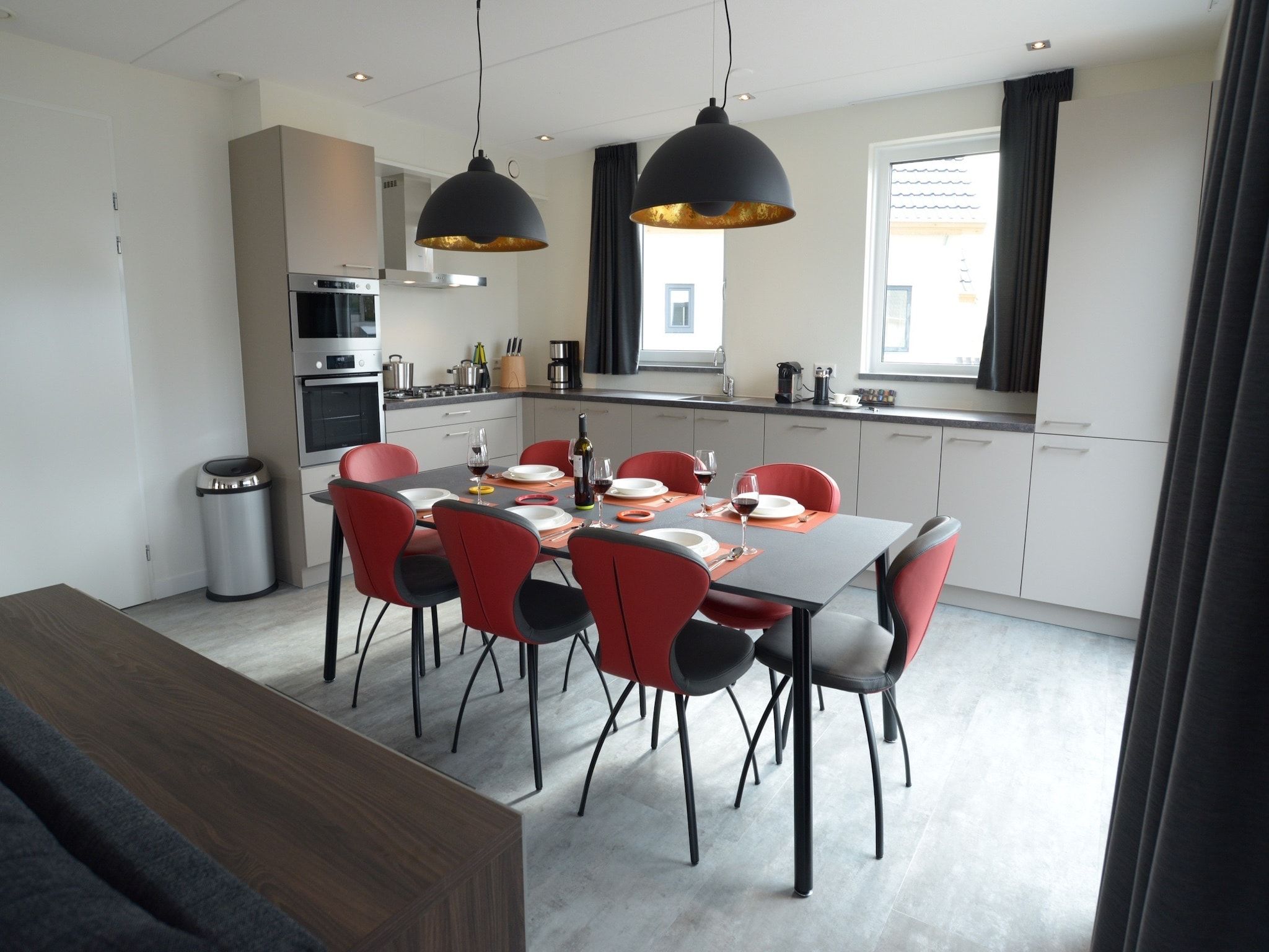 De eetkamer van Villa  Hoogeland 106L in De Koog-Texel