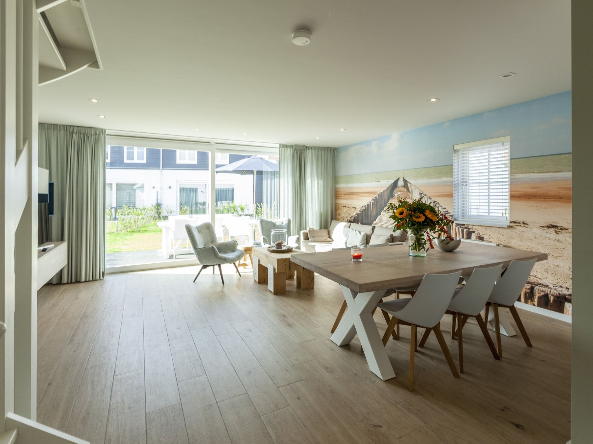 De eetkamer van Villa Zandduin in Cadzand