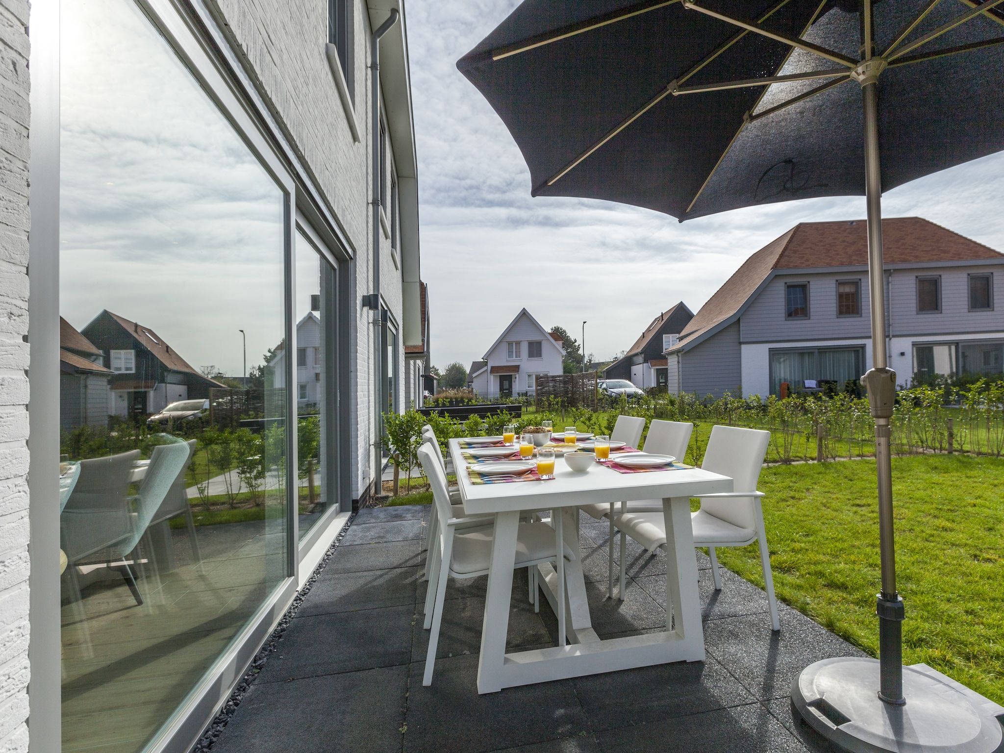 Het terras van Villa Zandduin in Cadzand