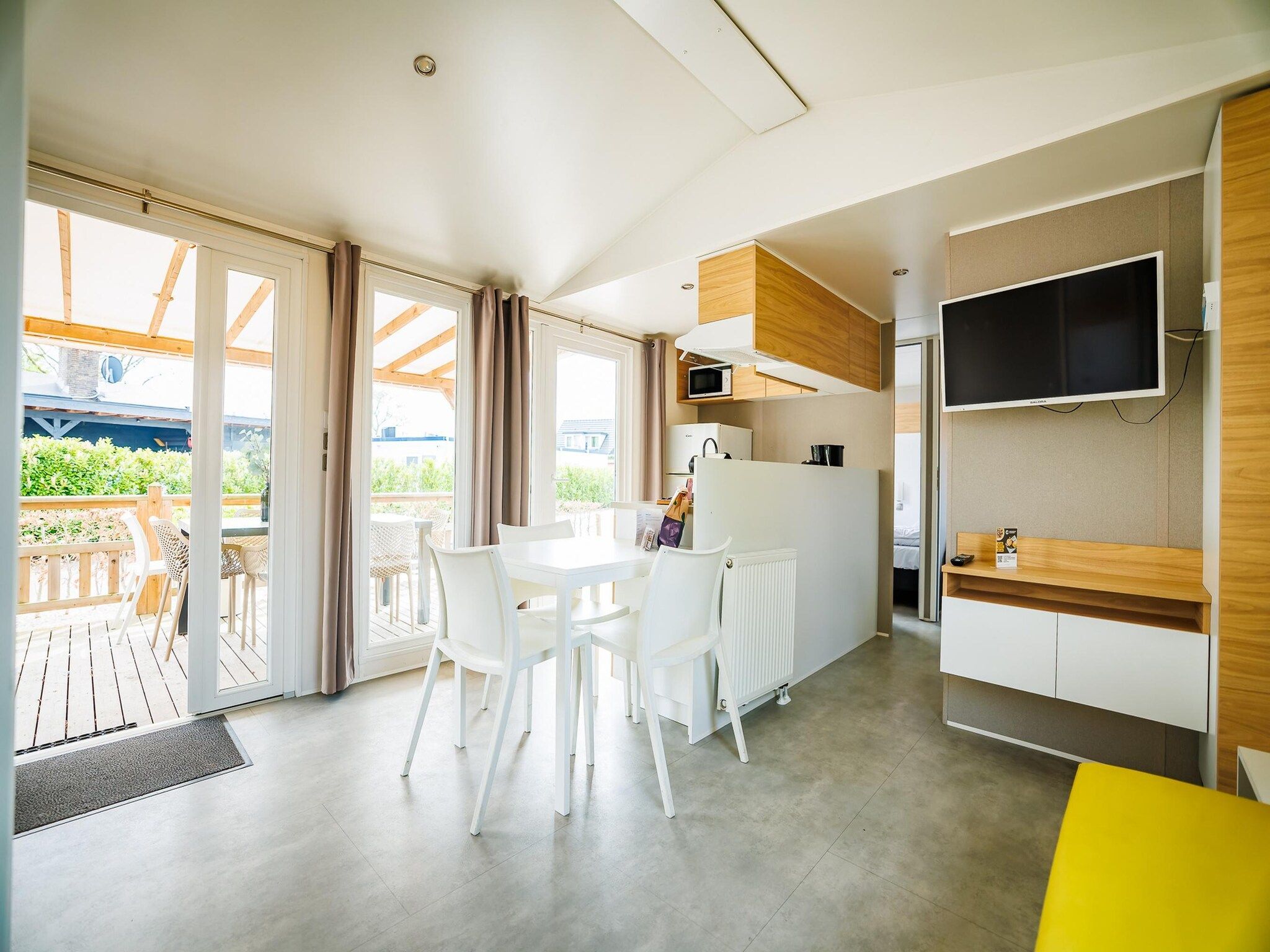 De eetkamer van Vakantiepark Eiland van Maurik 3 in Maurik