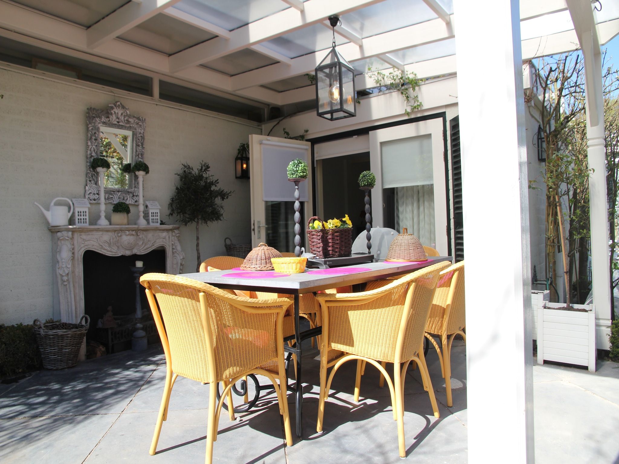 Het terras van Romantisch Heiloo in Heiloo