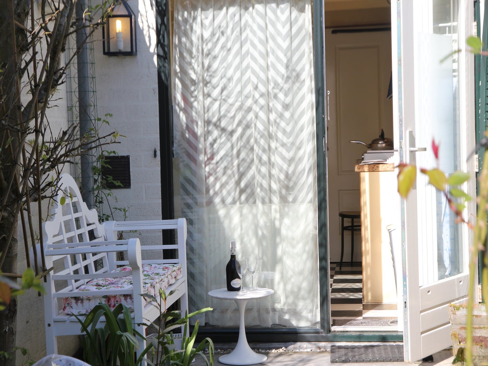 Het terras van Romantisch Heiloo in Heiloo