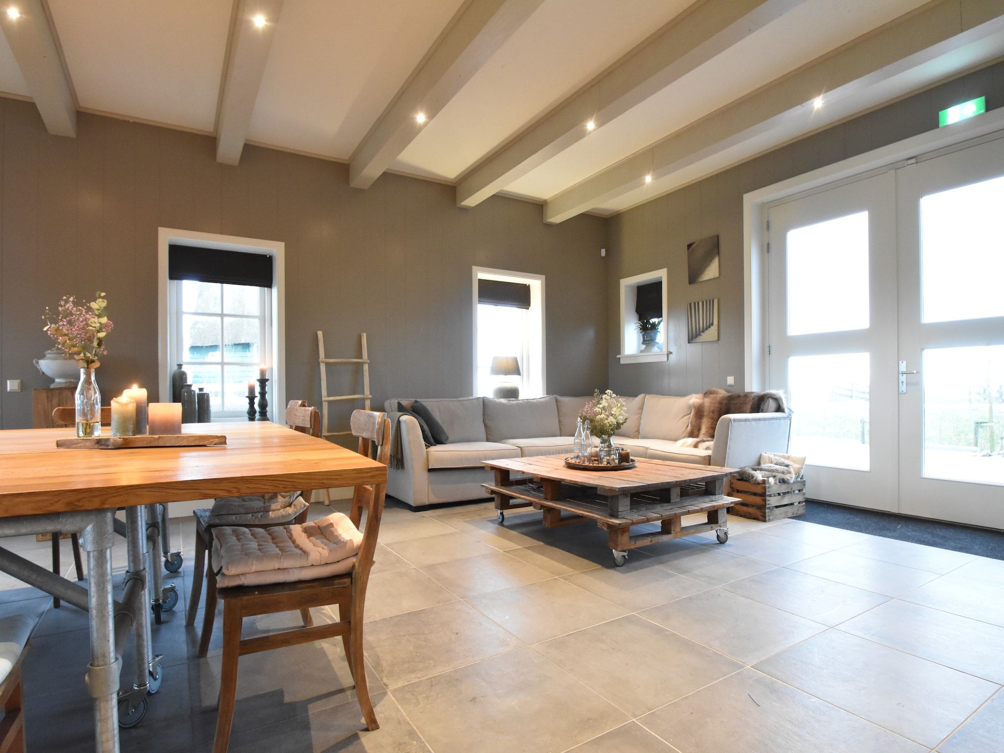 De woonkamer van Onder de Molen 24 pers in Middenbeemster