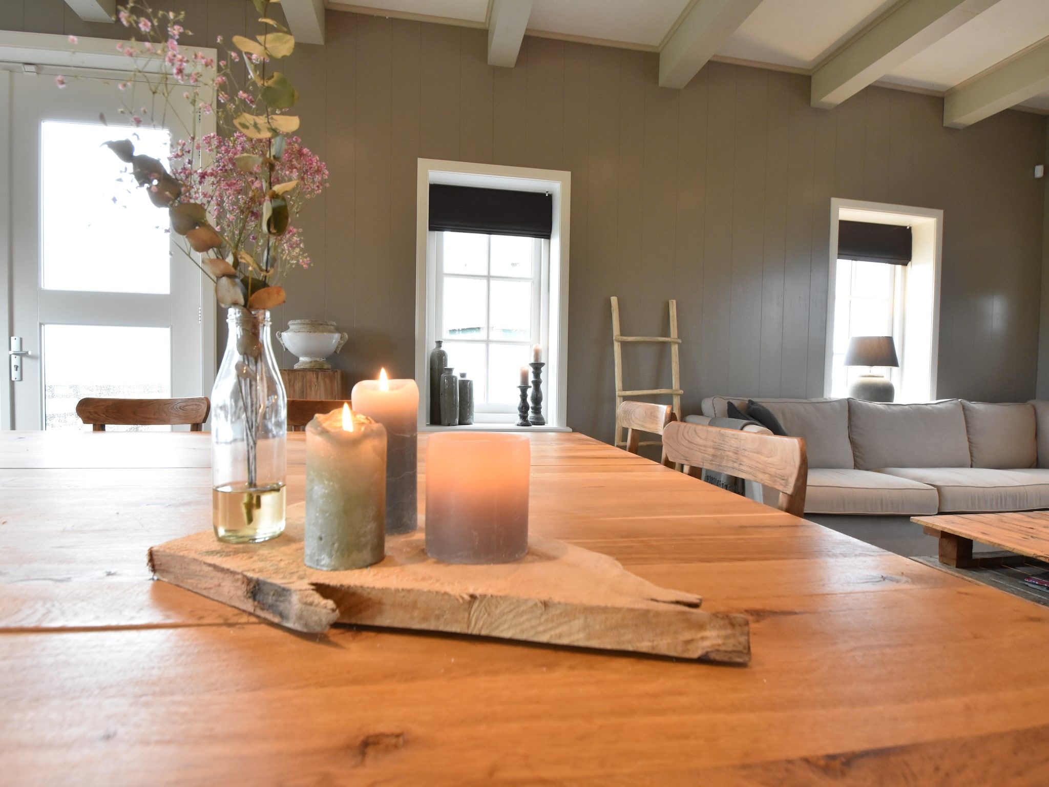 De eetkamer van Onder de Molen 24 pers in Middenbeemster