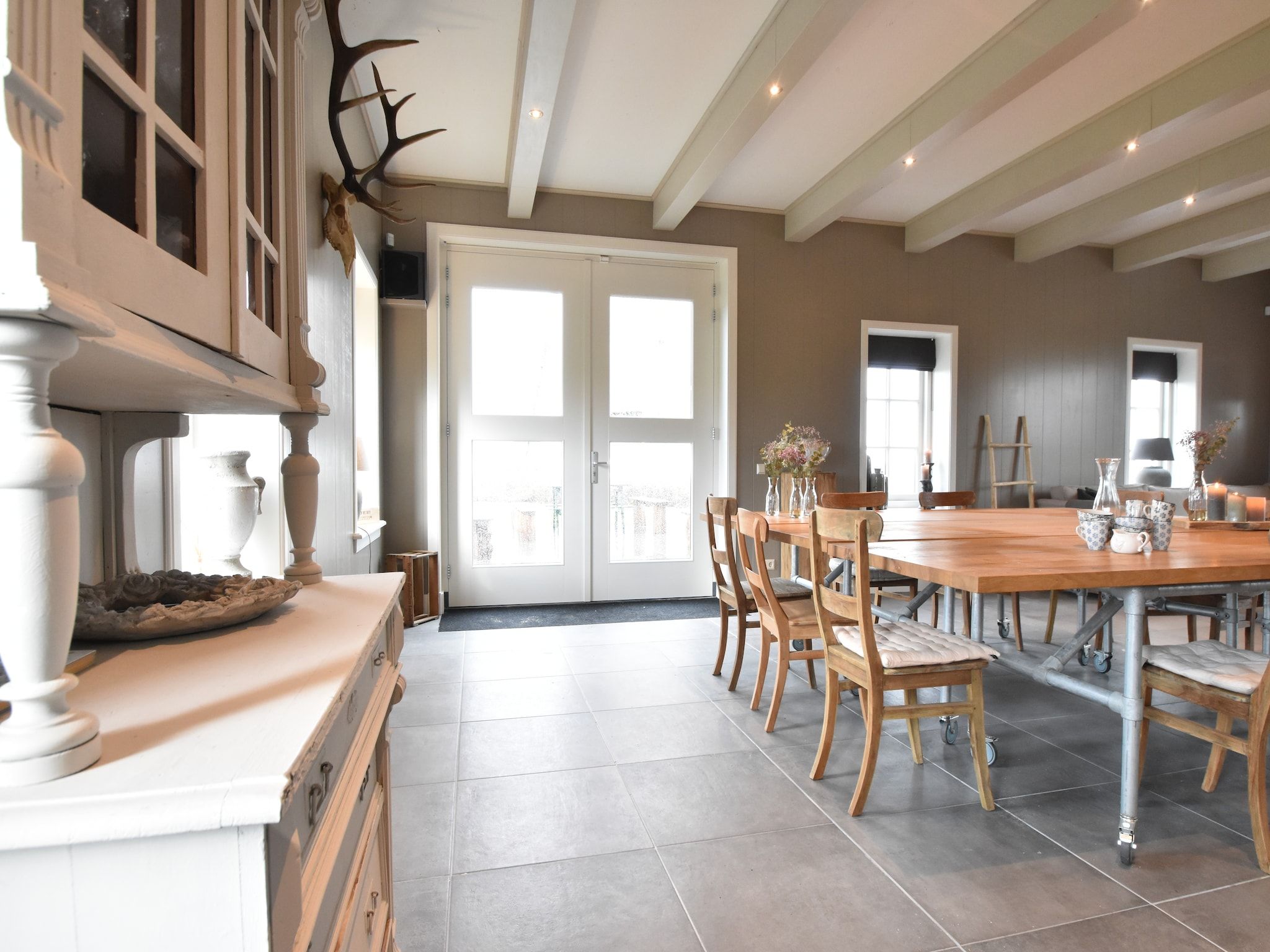 De eetkamer van Onder de Molen 24 pers in Middenbeemster