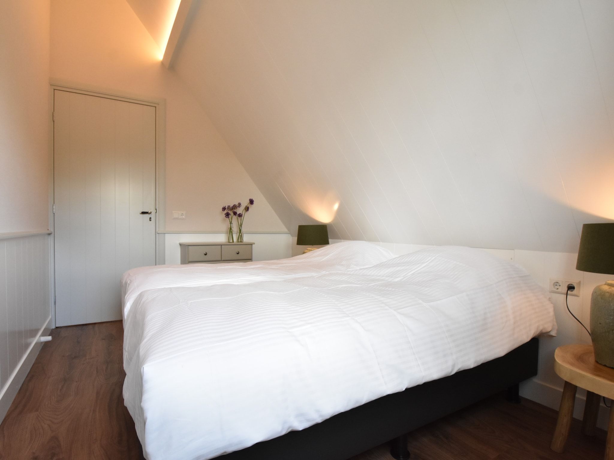 Een slaapkamer van Onder de Molen 24 pers in Middenbeemster