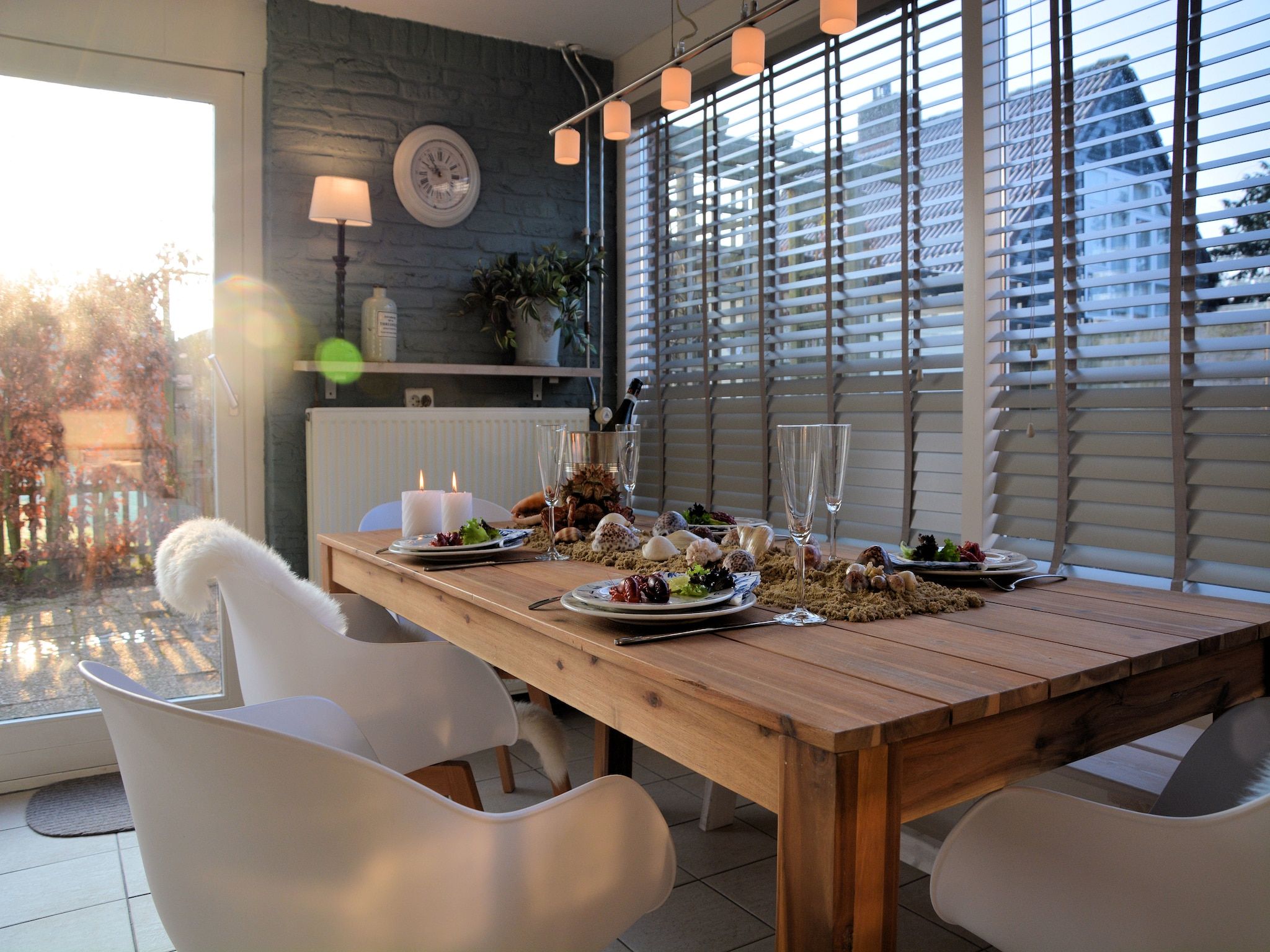 De eetkamer van Shelley Beach House in Noordwijkerhout