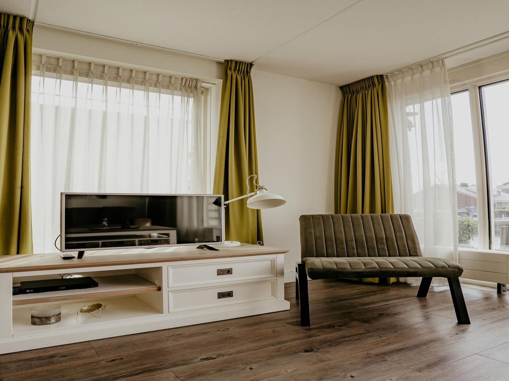 De woonkamer van Waterpark de Meerparel 8 in Uitgeest