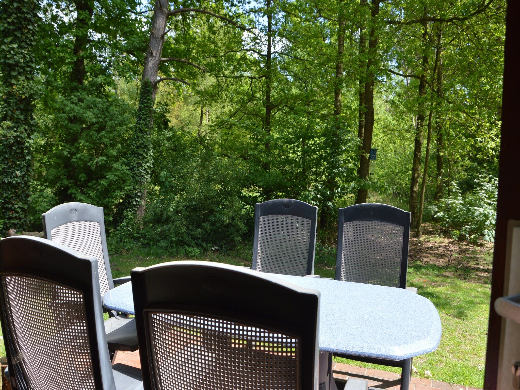 Het terras van Bungalow 87 in Stramproy