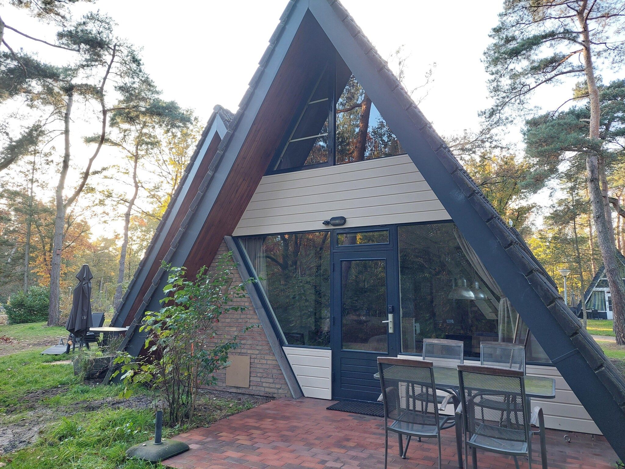 De buitenkant van Bungalow 87 in Stramproy